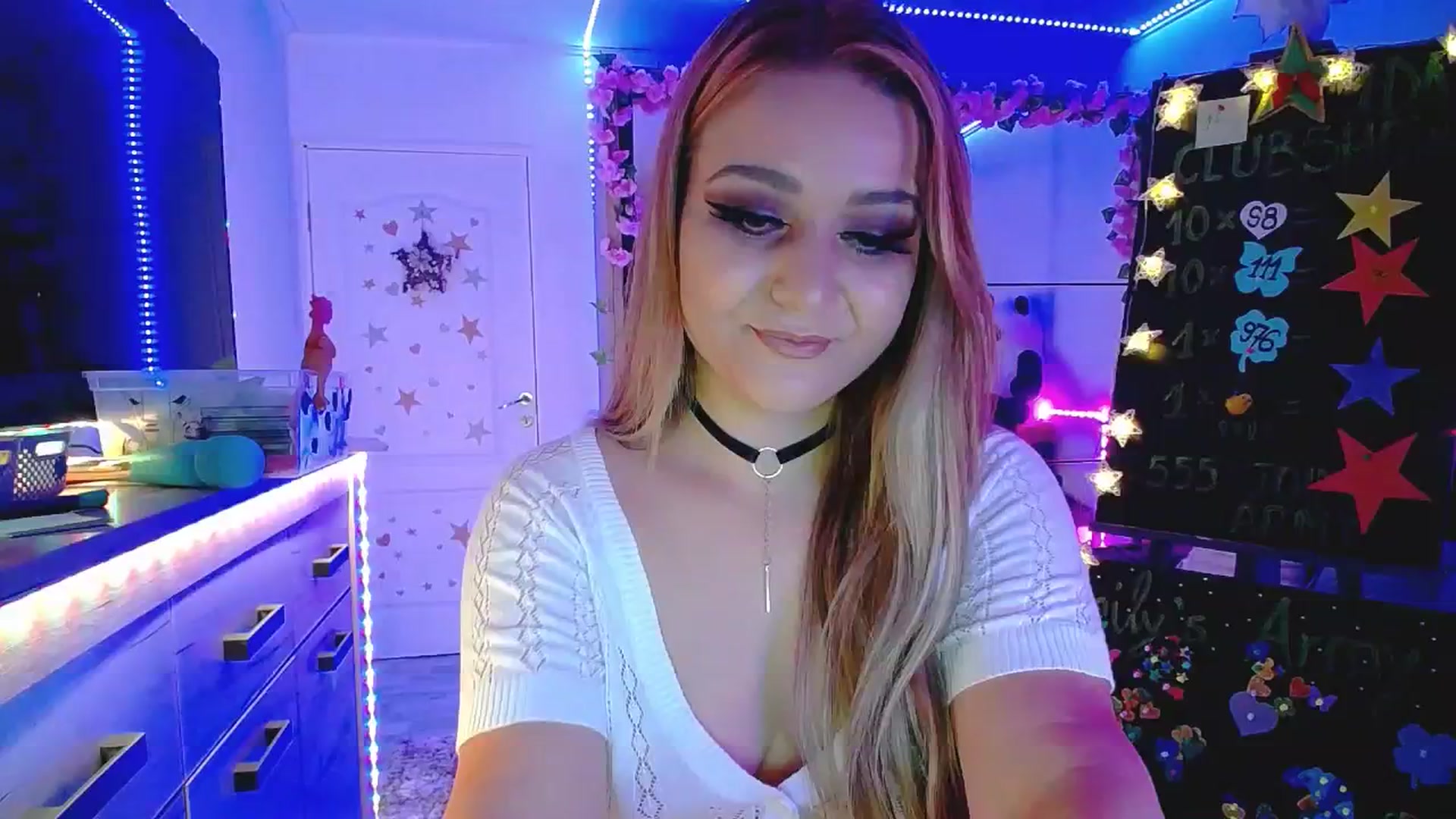 Gallery image thumbnail from Lucky_Emily's myfreecams stream on, 06/26/2025, 09:29 image 12 of 20