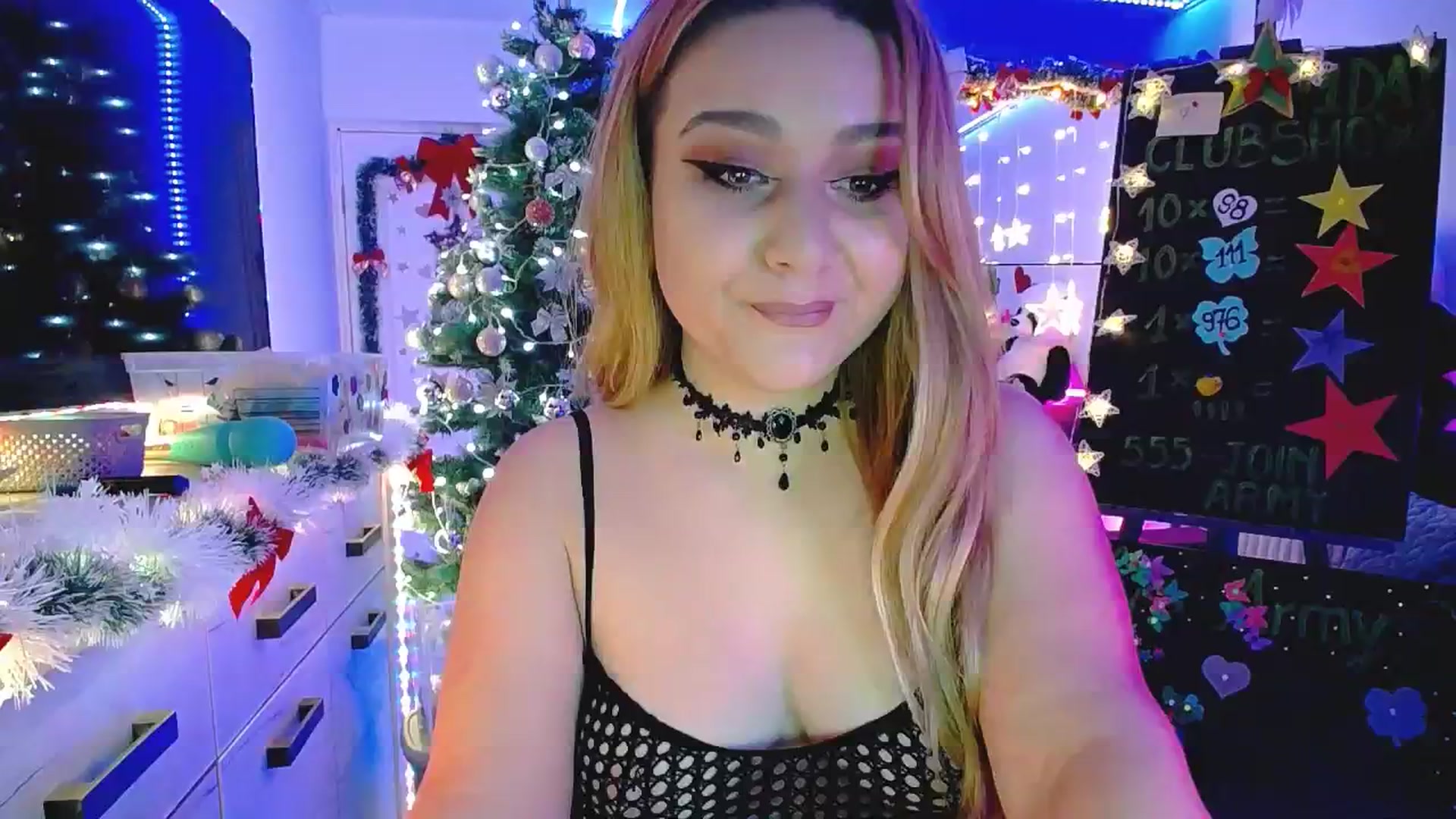 Gallery image thumbnail from Lucky_Emily's myfreecams stream on, 12/19/2025, 10:18 image 15 of 20