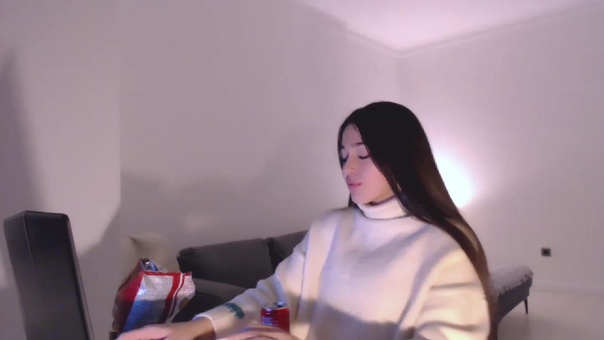 Gallery image thumbnail from Lucky_V's myfreecams stream on, 12/30/2022, 23:31 image 18 of 20