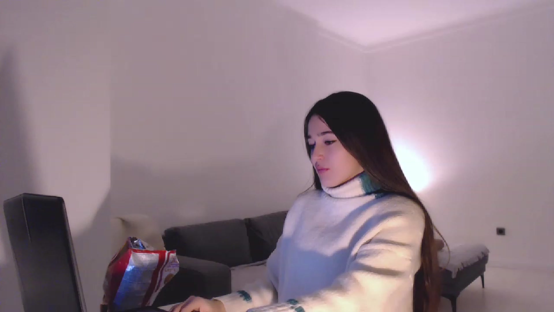 Gallery image thumbnail from Lucky_V's myfreecams stream on, 12/30/2022, 23:31 image 16 of 20