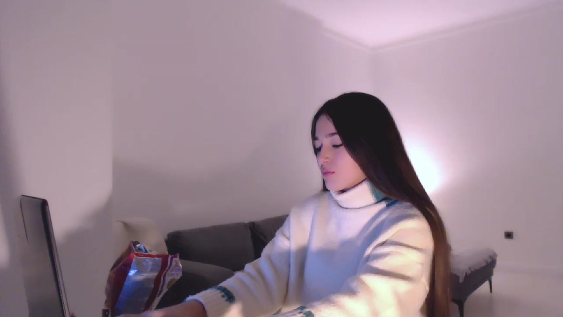 Gallery image thumbnail from Lucky_V's myfreecams stream on, 12/30/2022, 23:31 image 4 of 20