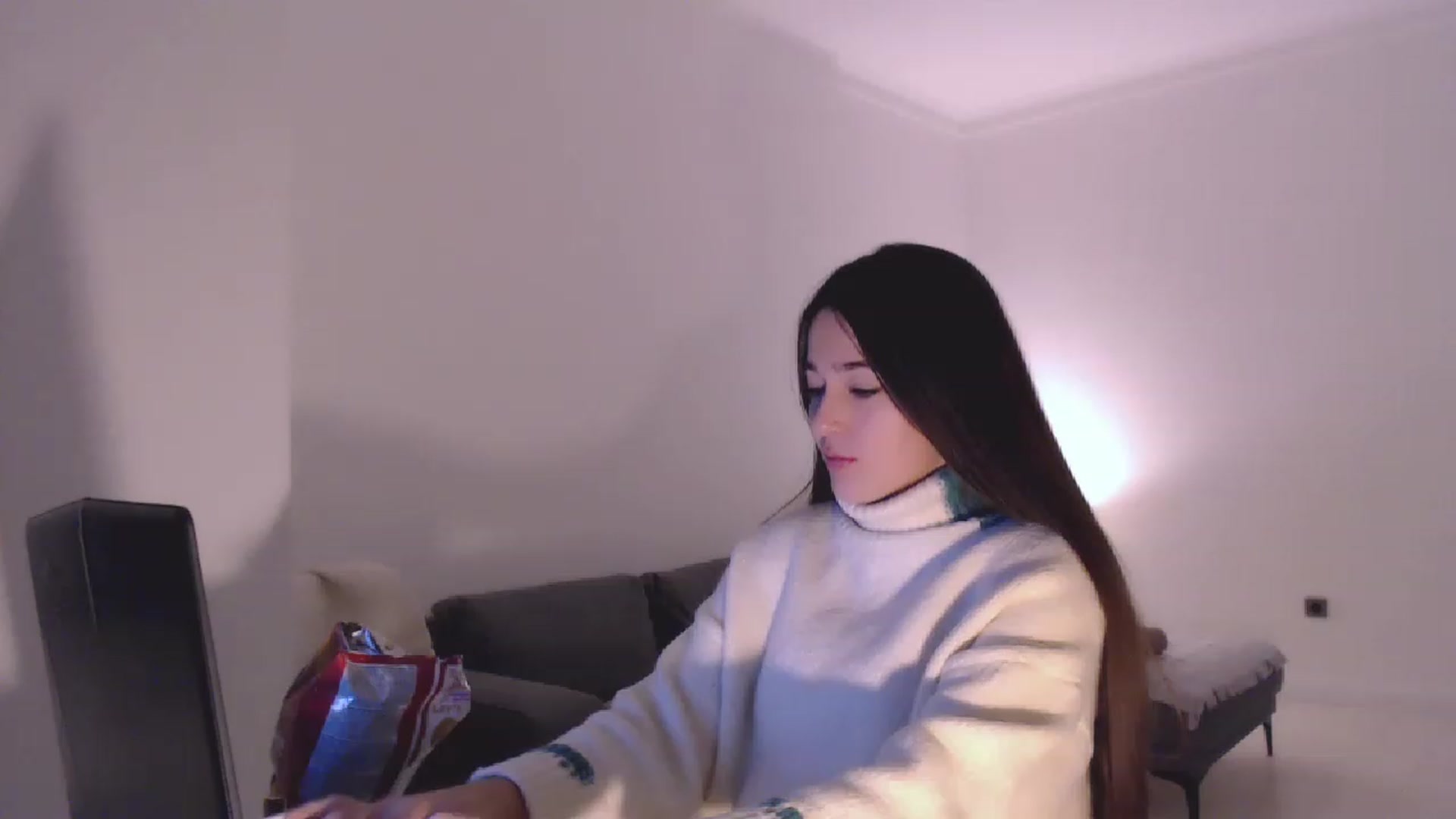 Gallery image thumbnail from Lucky_V's myfreecams stream on, 12/30/2022, 23:31 image 17 of 20