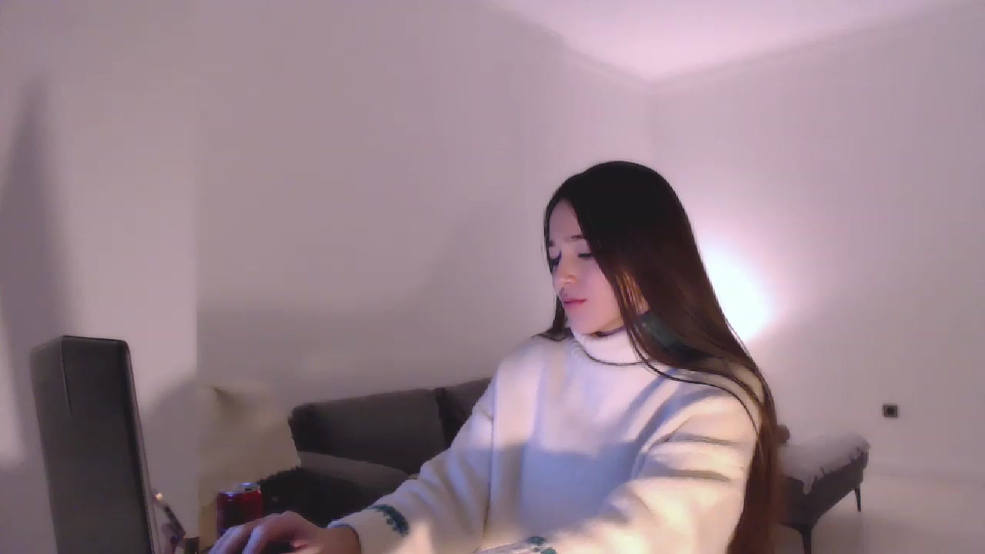 Gallery image thumbnail from Lucky_V's myfreecams stream on, 12/31/2022, 01:04 image 16 of 20