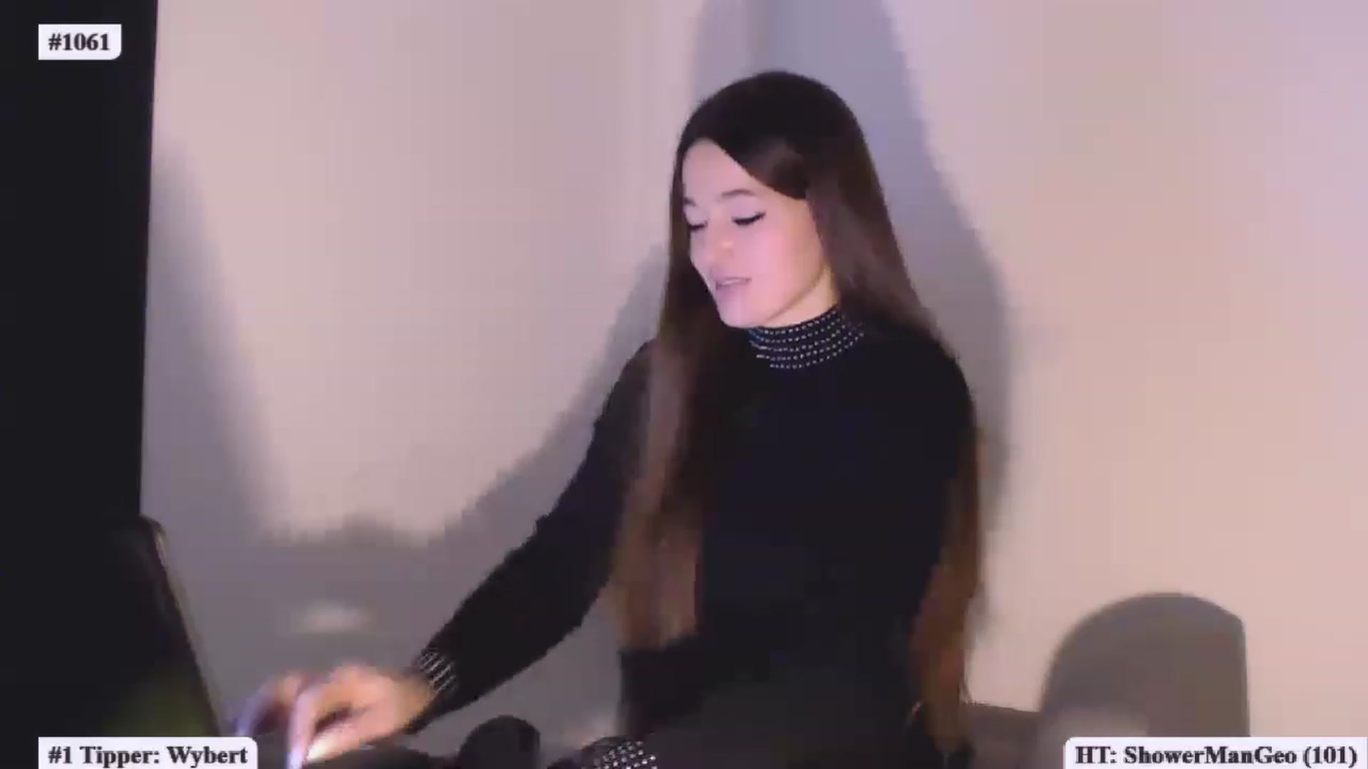 Gallery image thumbnail from Lucky_V's myfreecams stream on, 02/14/2023, 20:26 image 4 of 20