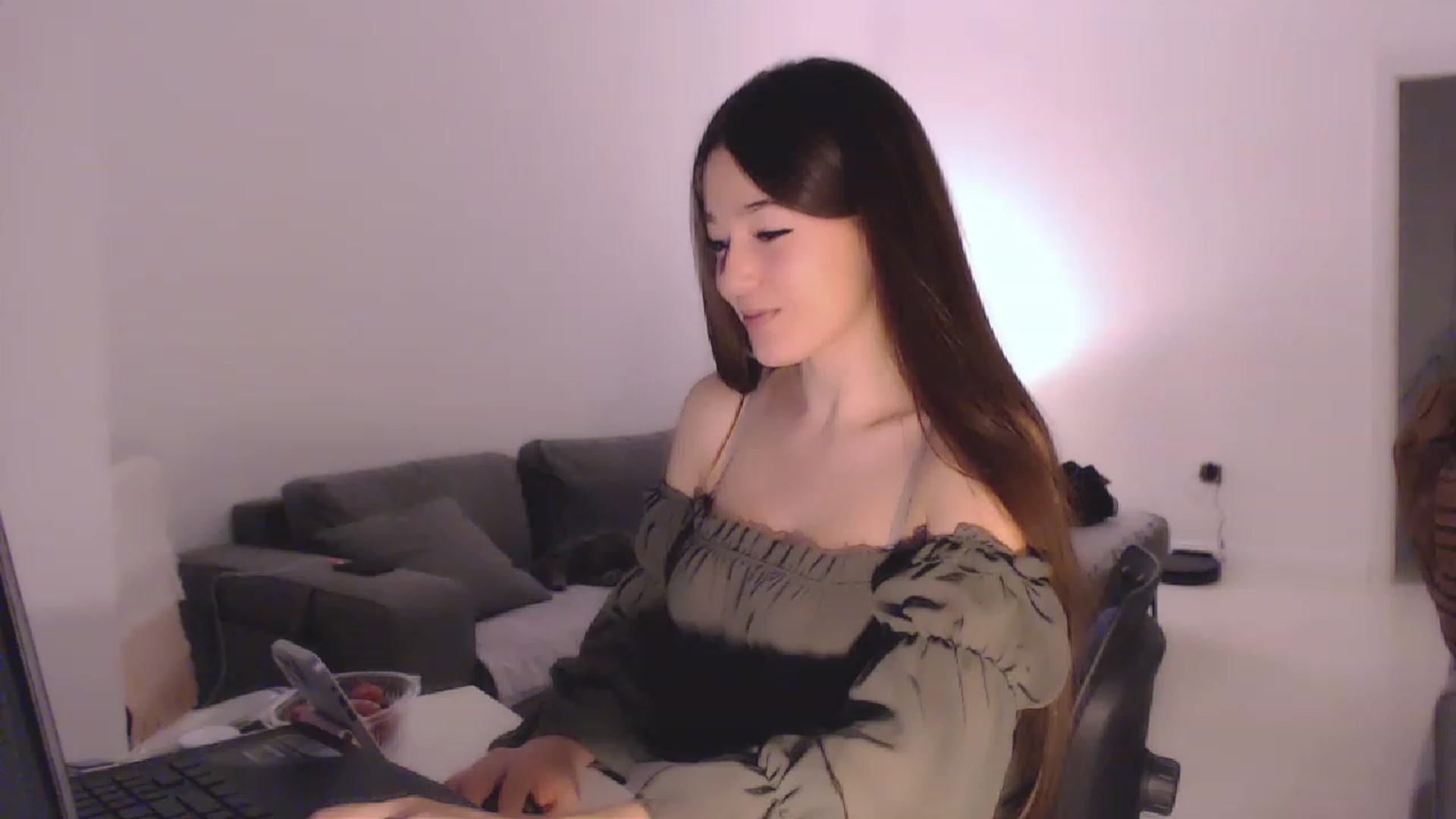 Gallery image thumbnail from Lucky_V's myfreecams stream on, 04/14/2023, 23:51 image 9 of 20