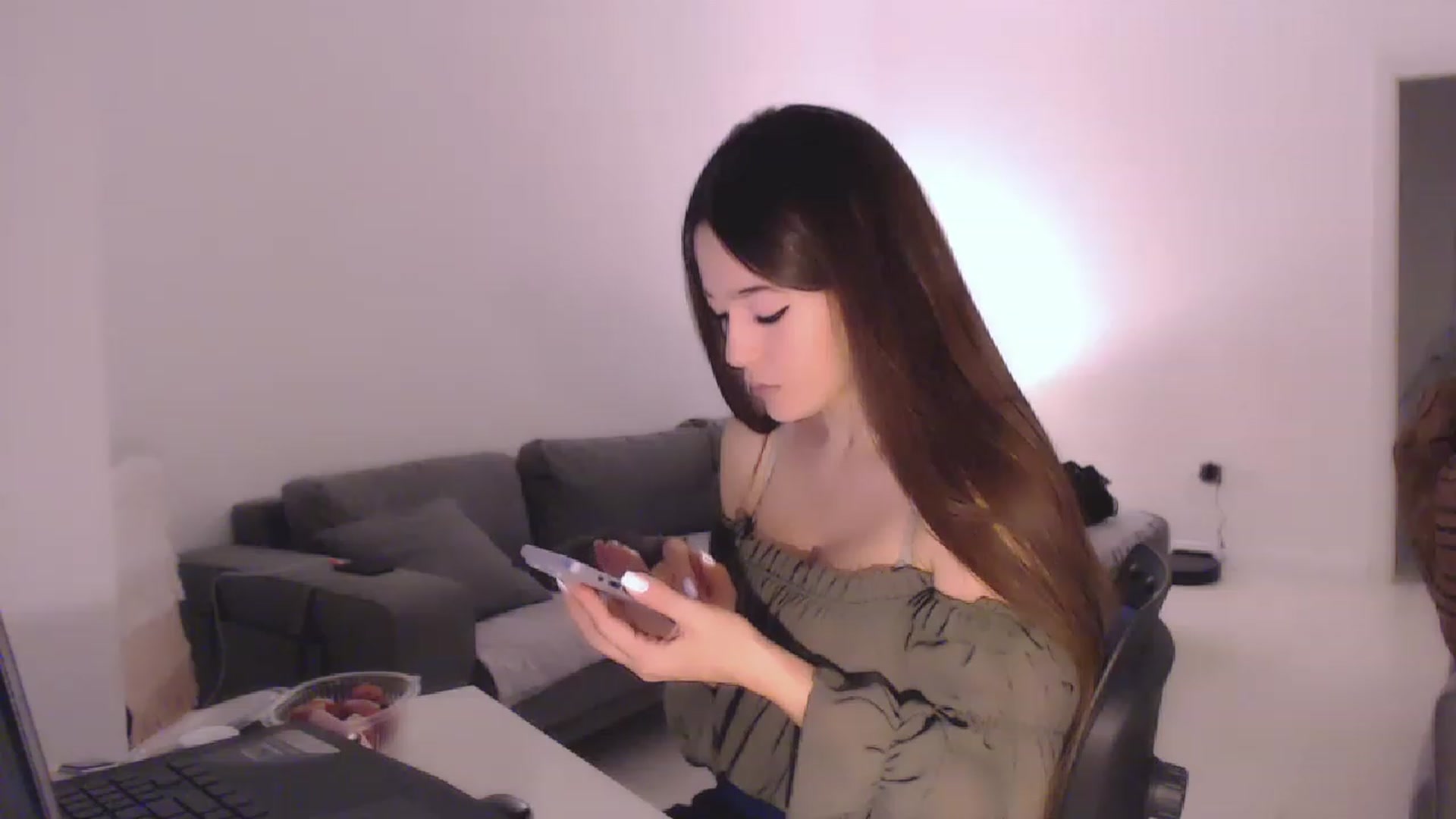 Gallery image thumbnail from Lucky_V's myfreecams stream on, 04/14/2023, 23:51 image 10 of 20