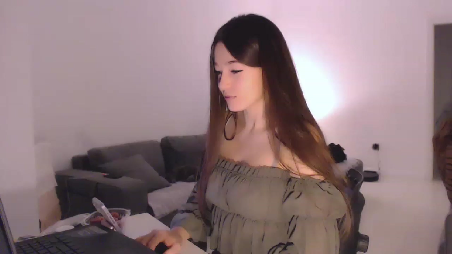 Gallery image thumbnail from Lucky_V's myfreecams stream on, 04/14/2023, 23:51 image 3 of 20