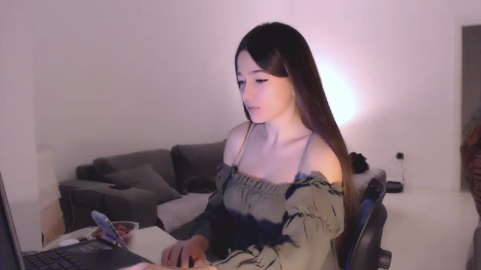 Gallery image thumbnail from Lucky_V's myfreecams stream on, 04/14/2023, 23:51 image 15 of 20