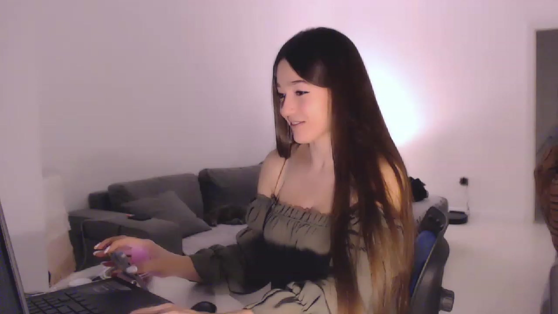 Gallery image thumbnail from Lucky_V's myfreecams stream on, 04/14/2023, 23:51 image 12 of 20