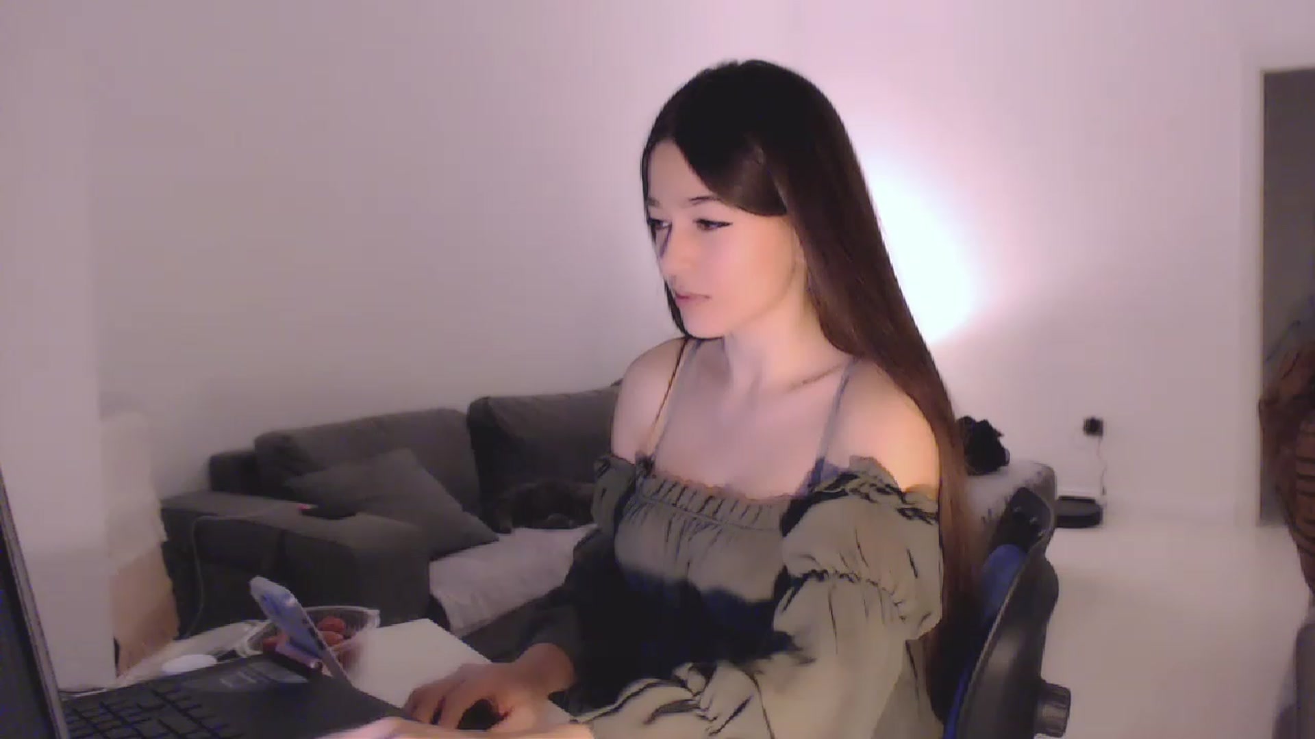 Gallery image thumbnail from Lucky_V's myfreecams stream on, 04/14/2023, 23:51 image 14 of 20