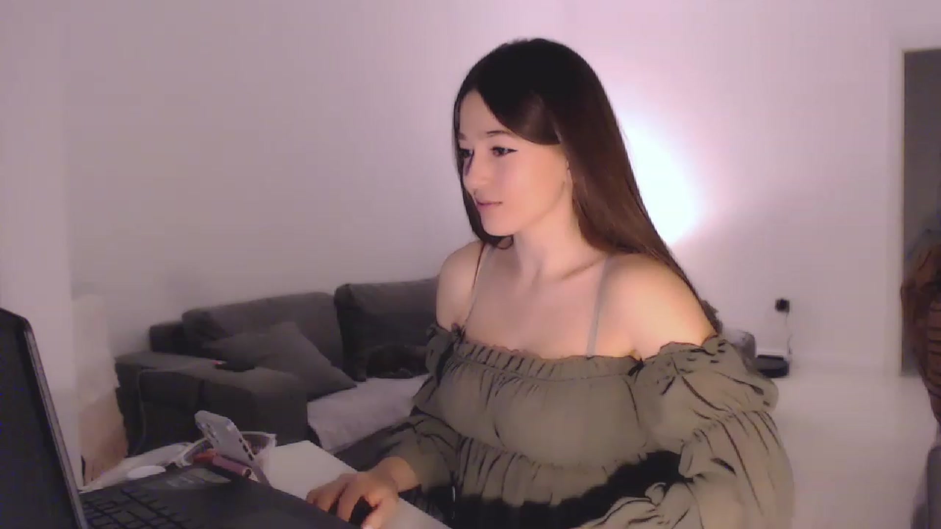 Gallery image thumbnail from Lucky_V's myfreecams stream on, 04/14/2023, 23:51 image 16 of 20