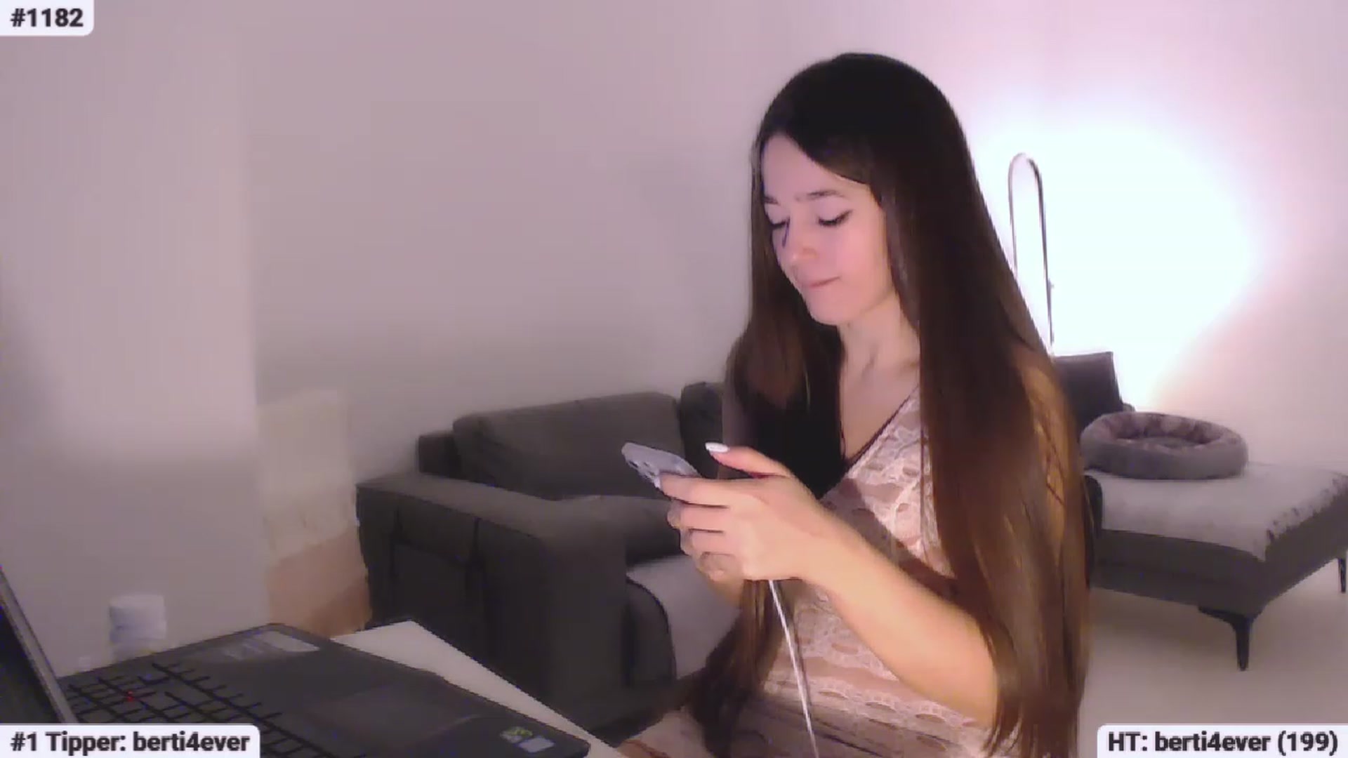 Gallery image thumbnail from Lucky_V's myfreecams stream on, 04/20/2023, 24:29 image 11 of 20