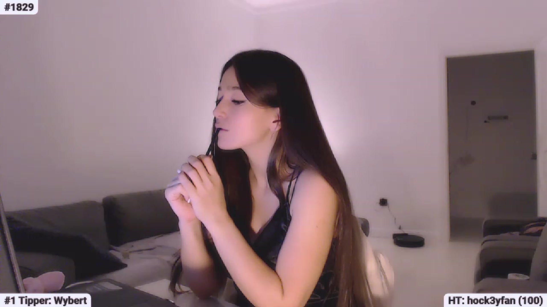 Gallery image thumbnail from Lucky_V's myfreecams stream on, 04/30/2023, 17:31 image 18 of 20
