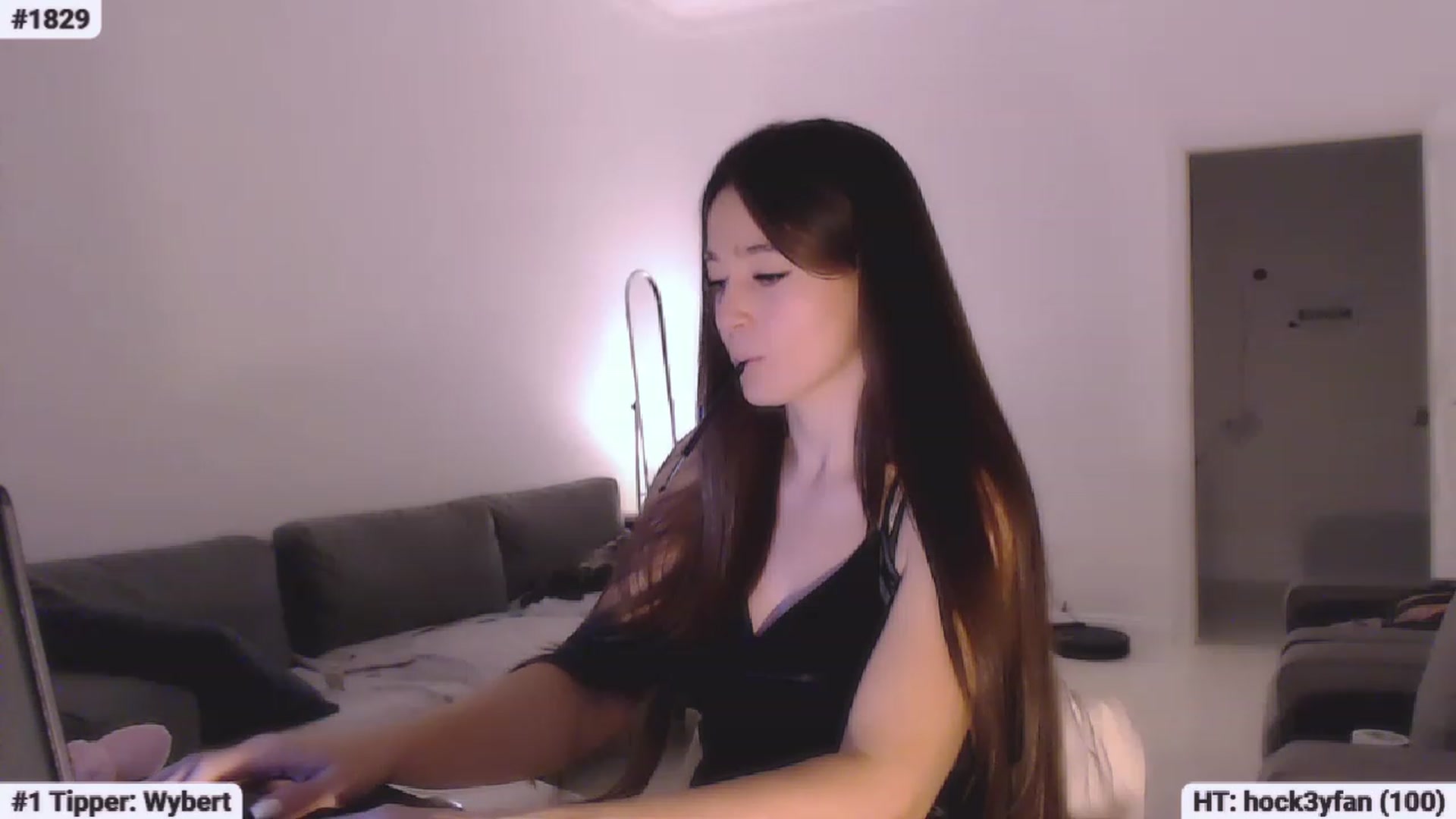 Gallery image thumbnail from Lucky_V's myfreecams stream on, 04/30/2023, 17:31 image 19 of 20