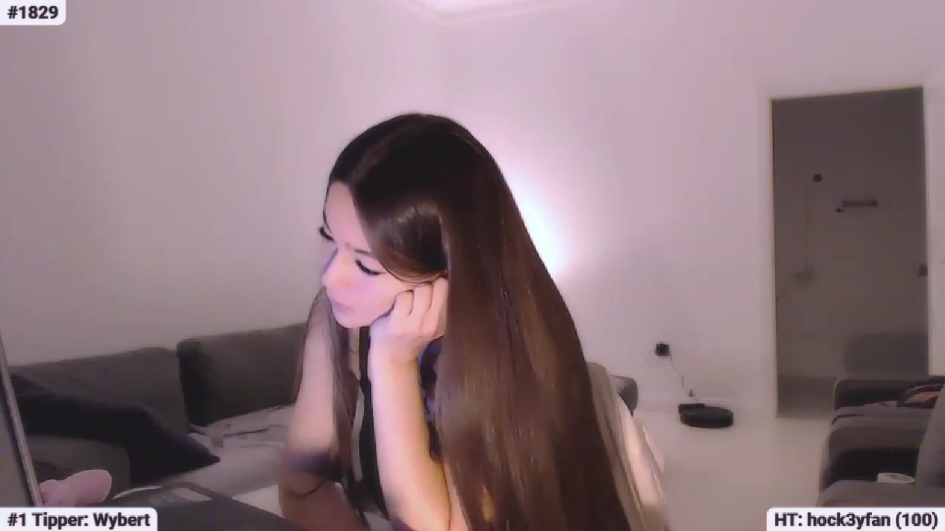 Gallery image thumbnail from Lucky_V's myfreecams stream on, 04/30/2023, 17:31 image 15 of 20