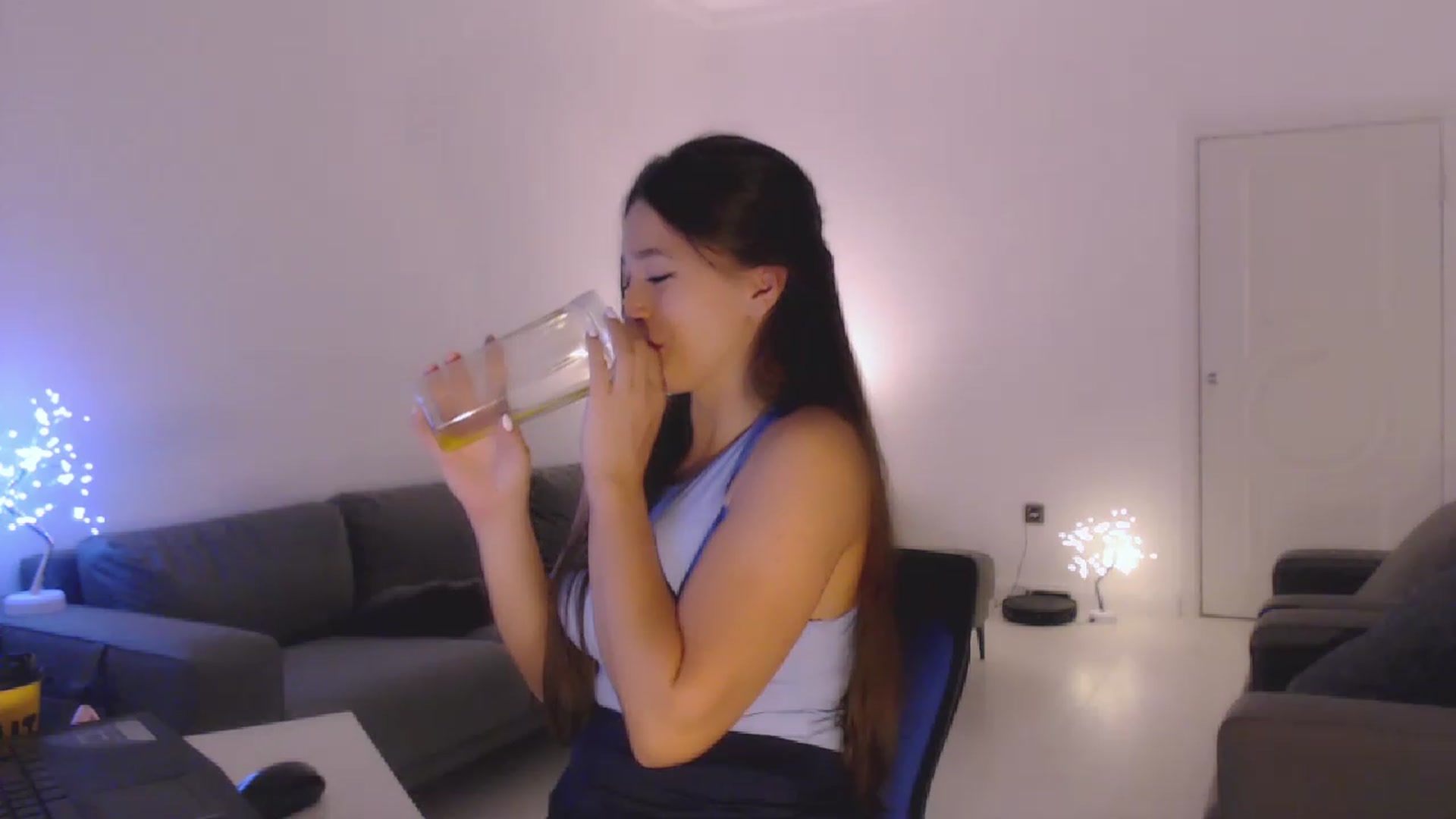 Gallery image thumbnail from Lucky_V's myfreecams stream on, 06/24/2023, 20:14 image 14 of 20