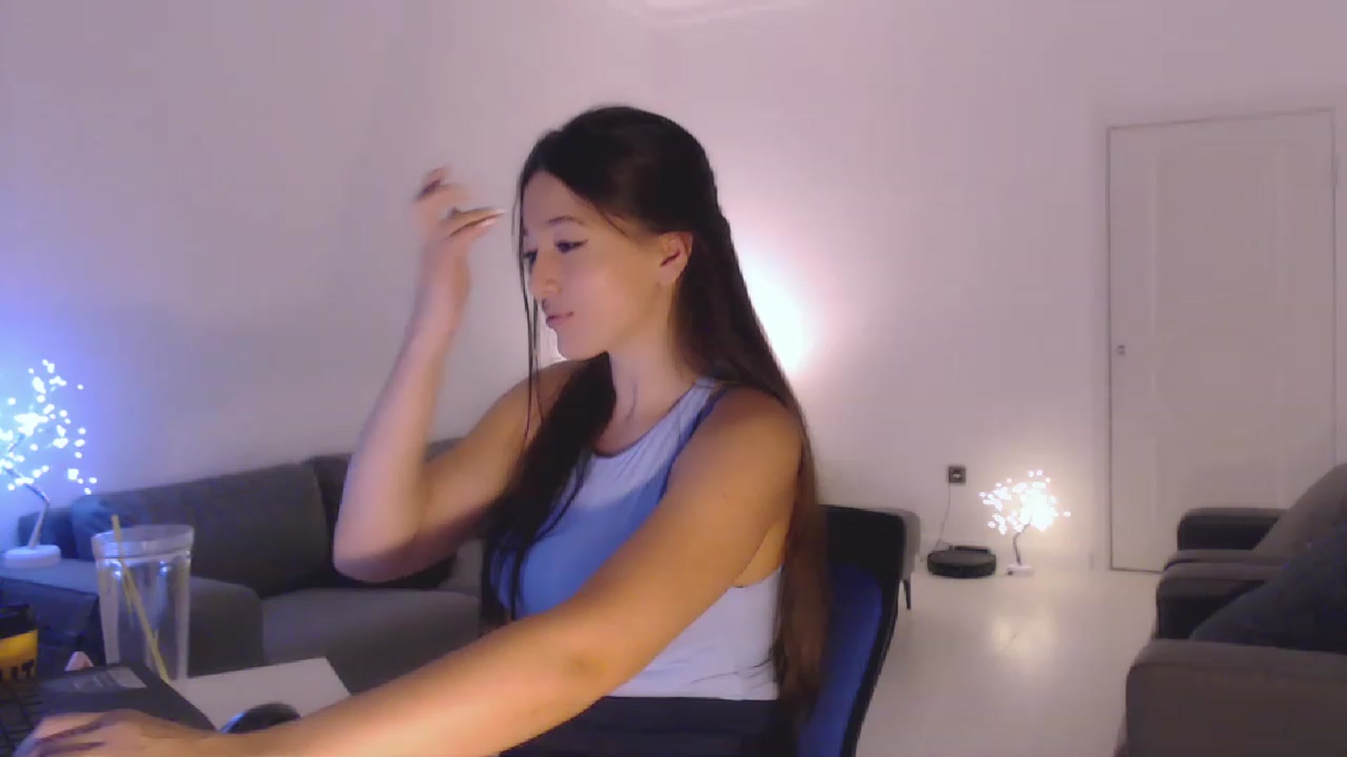 Gallery image thumbnail from Lucky_V's myfreecams stream on, 06/24/2023, 20:14 image 15 of 20