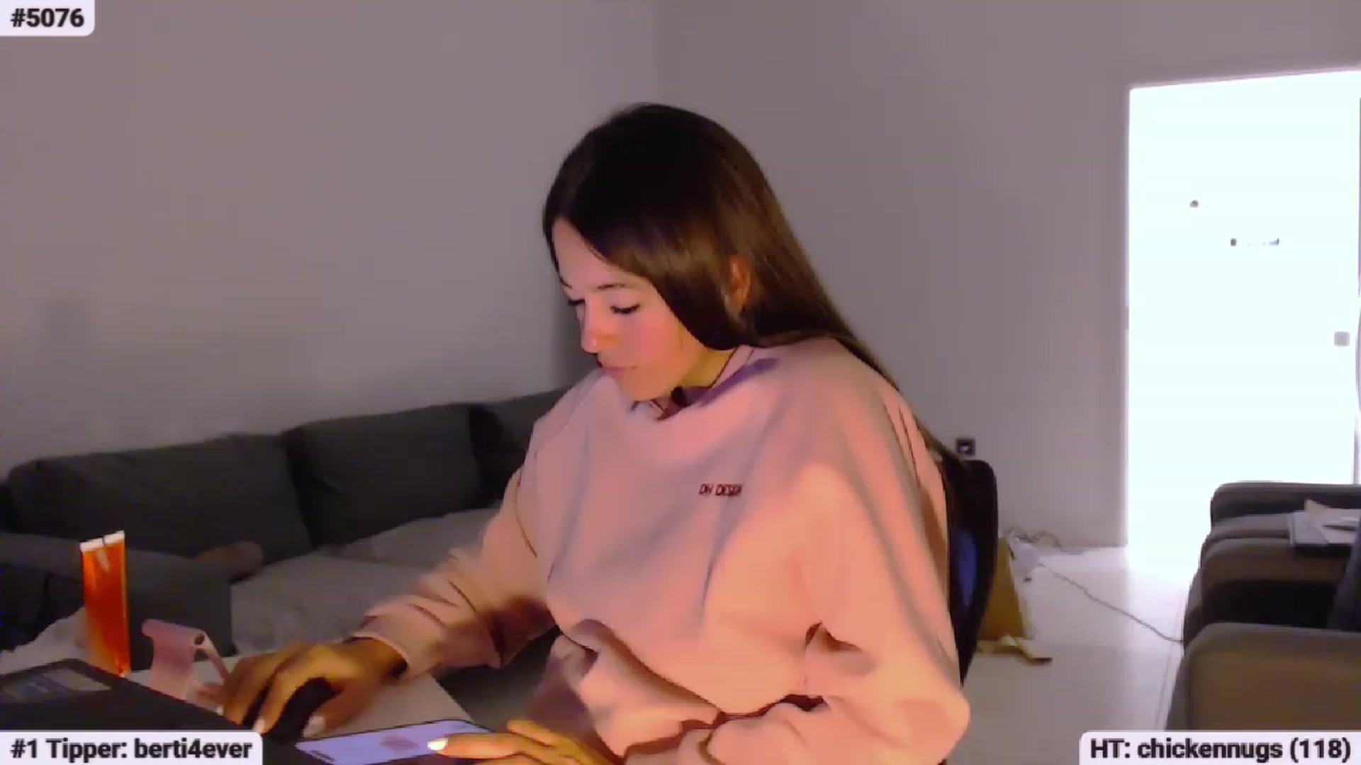 Gallery image thumbnail from Lucky_V's myfreecams stream on, 07/17/2023, 24:31 image 16 of 20