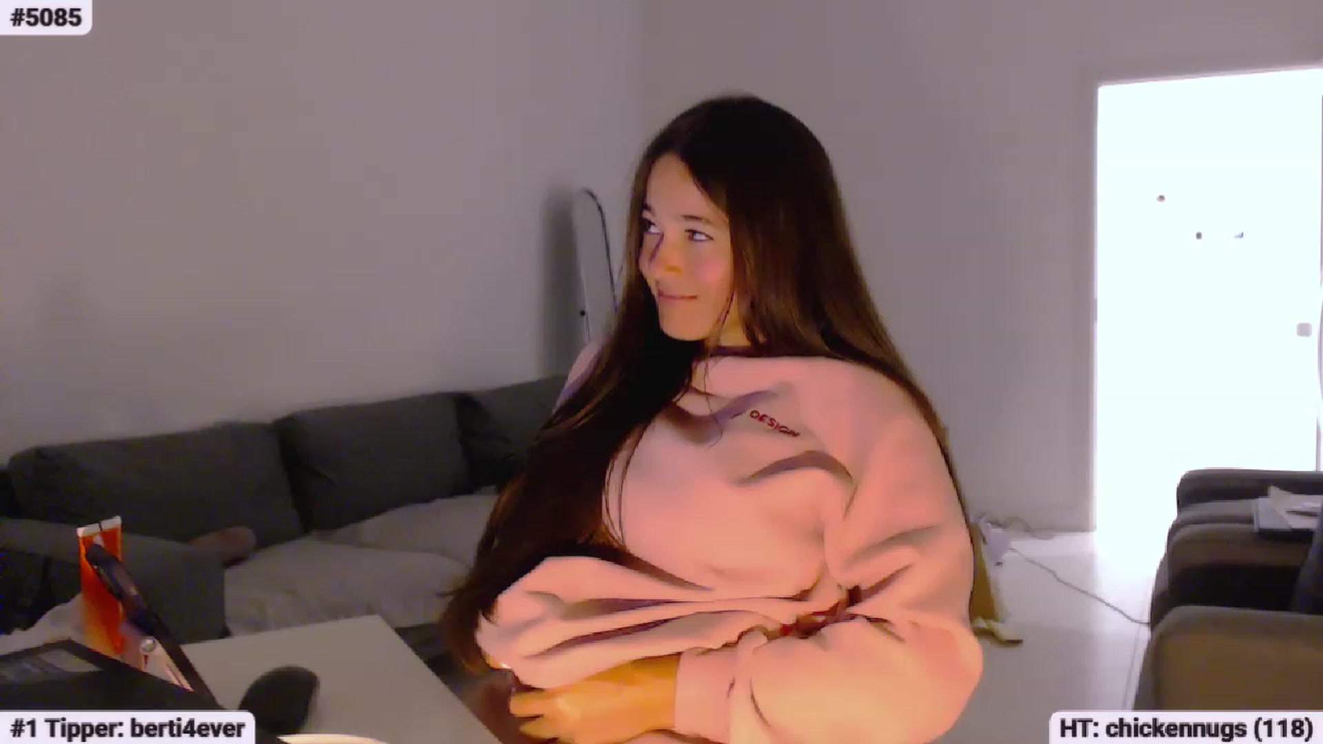 Gallery image thumbnail from Lucky_V's myfreecams stream on, 07/17/2023, 24:31 image 3 of 20
