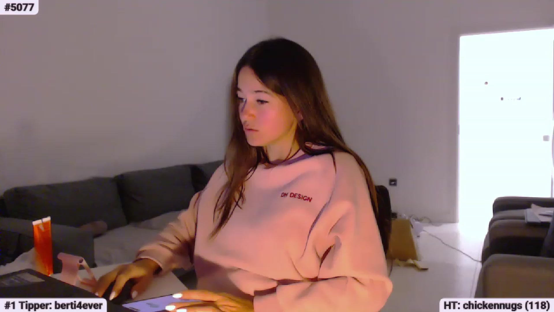 Gallery image thumbnail from Lucky_V's myfreecams stream on, 07/17/2023, 24:31 image 15 of 20