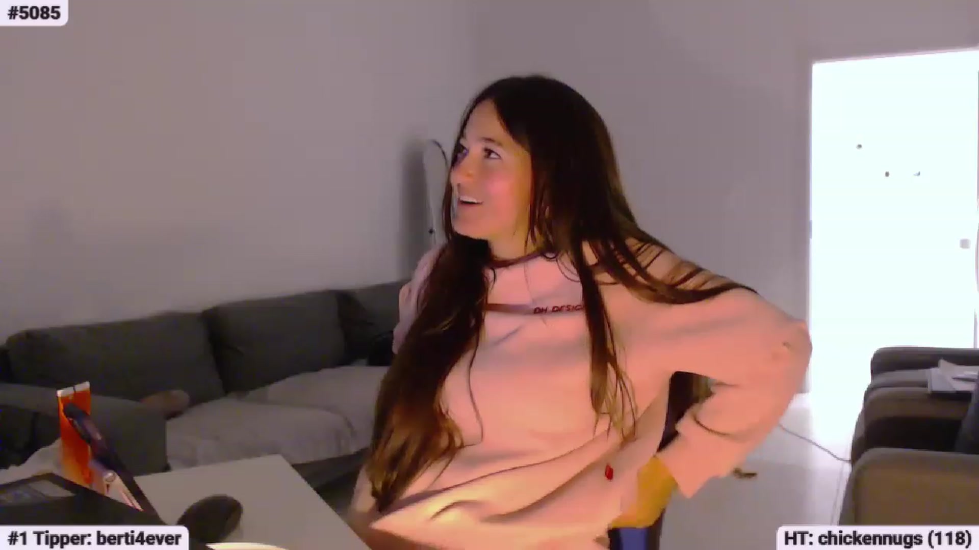 Gallery image thumbnail from Lucky_V's myfreecams stream on, 07/17/2023, 24:31 image 4 of 20