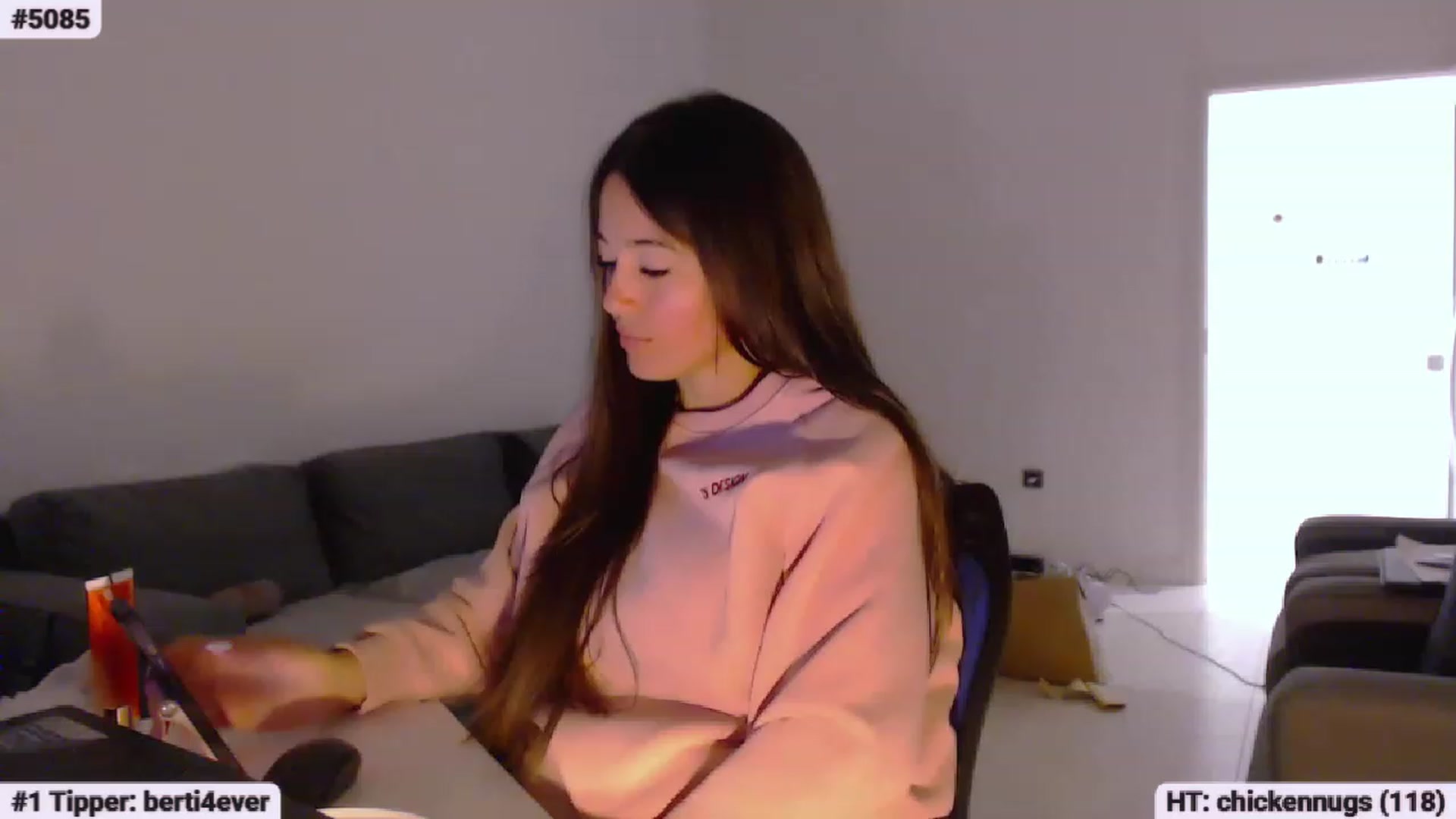 Gallery image thumbnail from Lucky_V's myfreecams stream on, 07/17/2023, 24:31 image 5 of 20