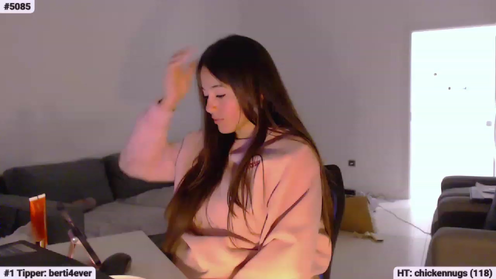 Gallery image thumbnail from Lucky_V's myfreecams stream on, 07/17/2023, 24:31 image 6 of 20