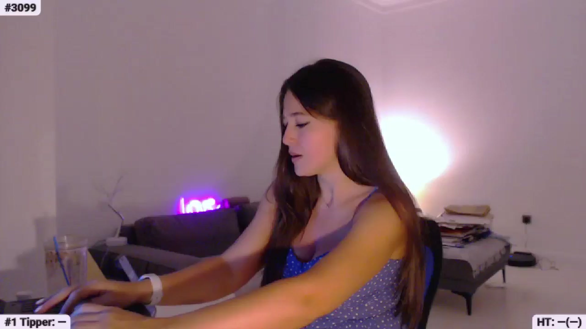 Gallery image thumbnail from Lucky_V's myfreecams stream on, 07/23/2023, 20:45 image 11 of 20