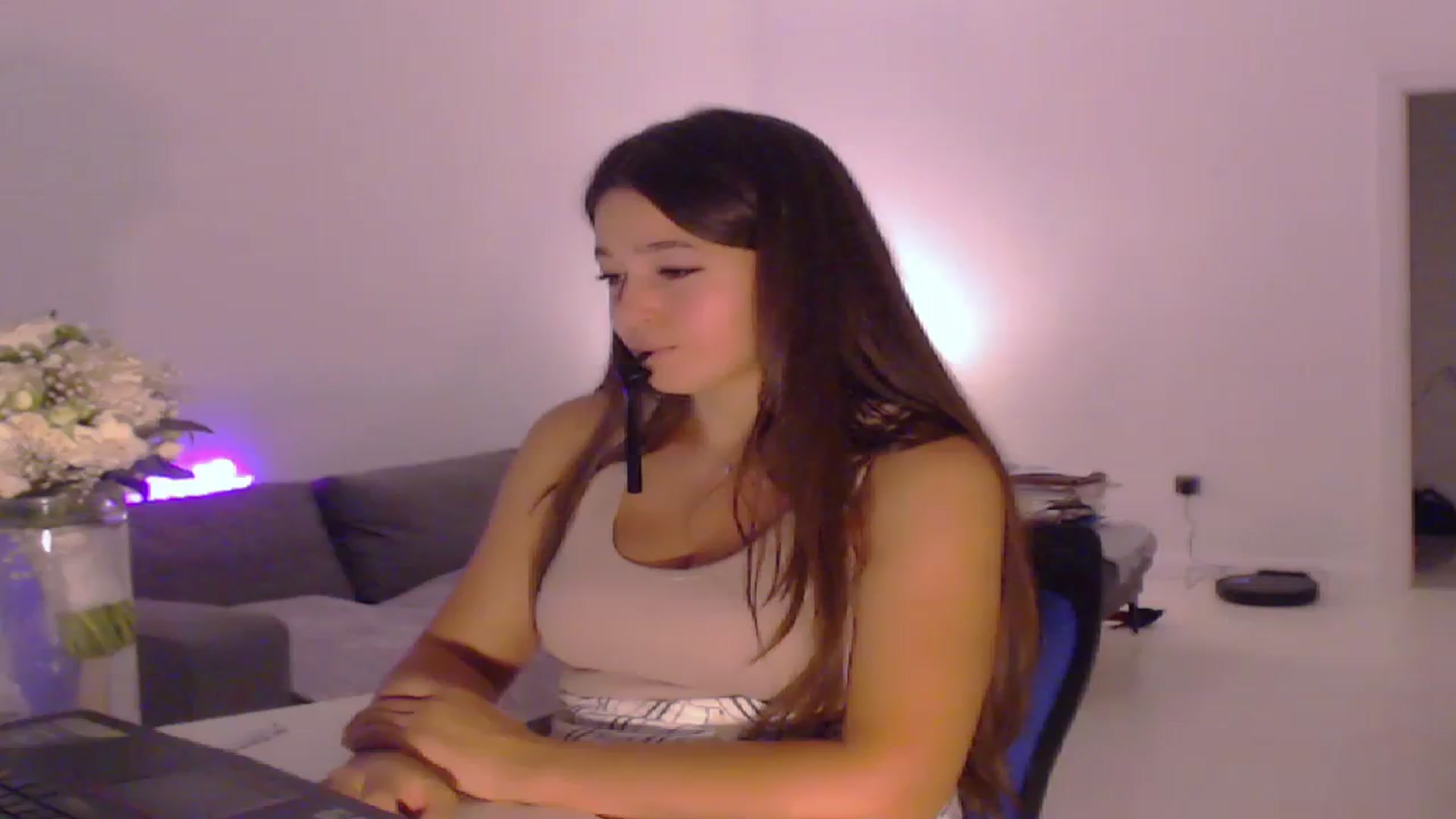 Gallery image thumbnail from Lucky_V's myfreecams stream on, 08/06/2023, 22:14 image 1 of 20