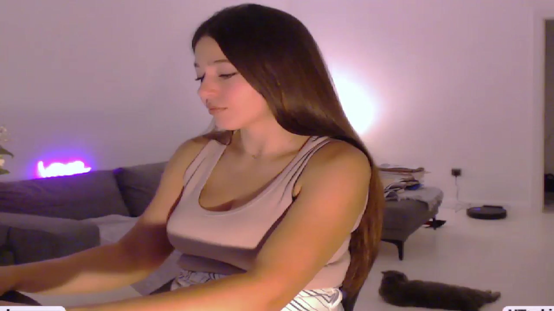 Gallery image thumbnail from Lucky_V's myfreecams stream on, 08/06/2023, 23:28 image 20 of 20