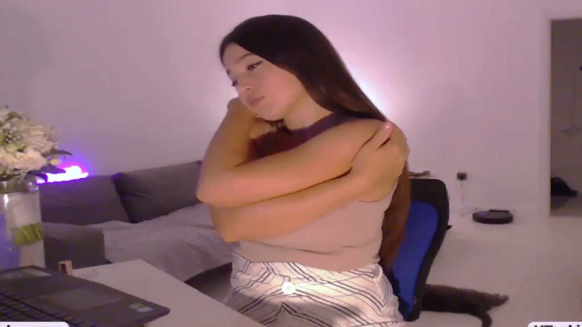Gallery image thumbnail from Lucky_V's myfreecams stream on, 08/06/2023, 23:28 image 19 of 20