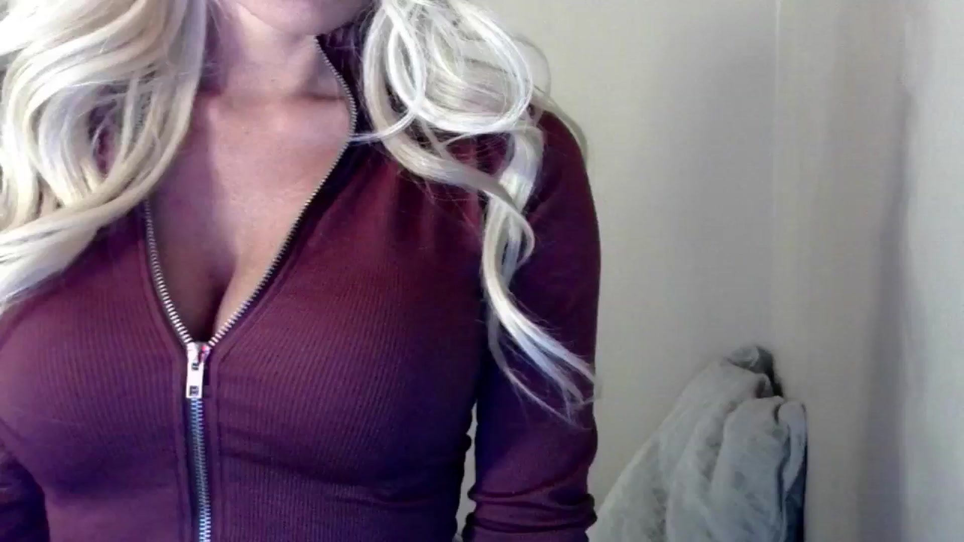 Gallery image thumbnail from LuckyyXx's myfreecams stream on, 10/08/2024, 13:02 image 14 of 20