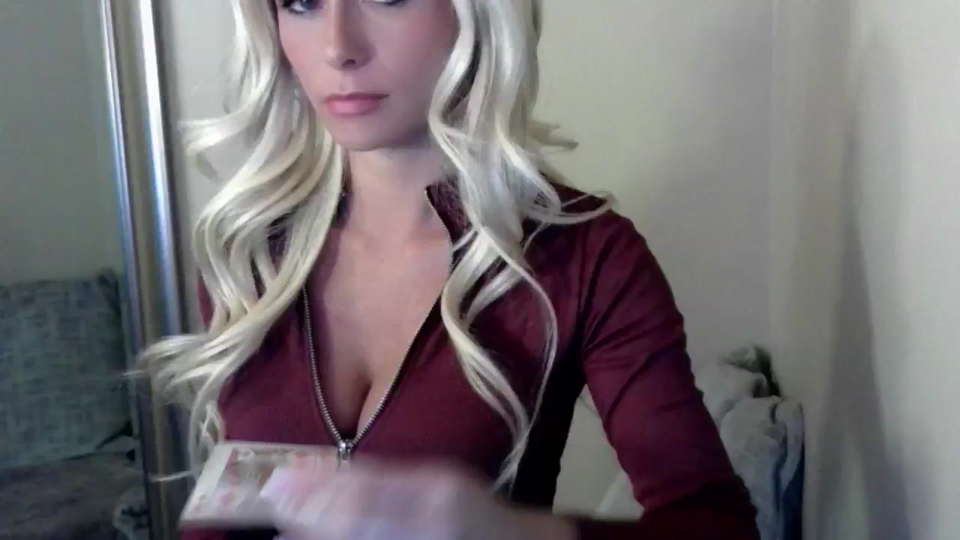 Gallery image thumbnail from LuckyyXx's myfreecams stream on, 10/08/2024, 13:02 image 13 of 20