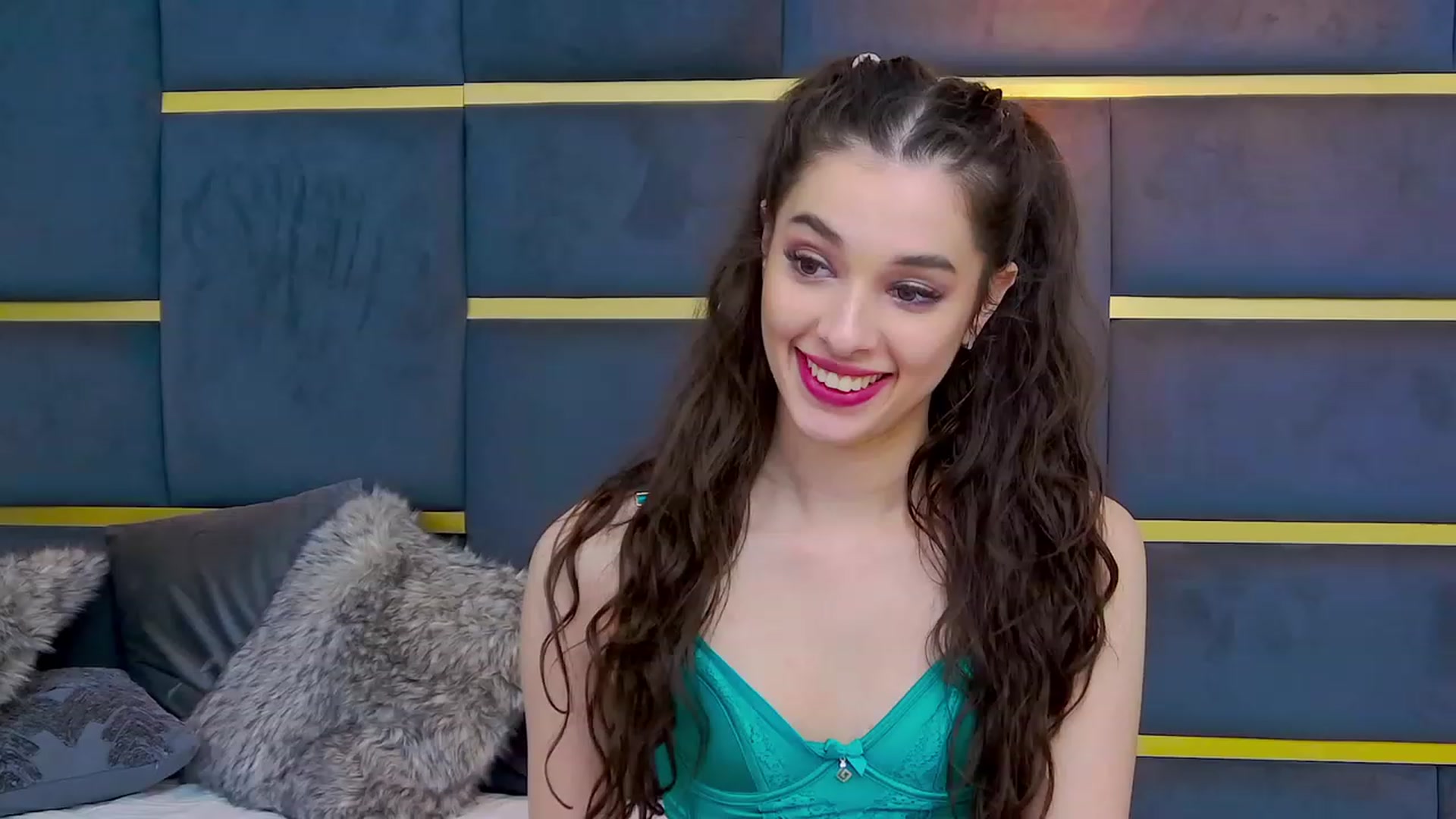 Gallery image thumbnail from LucyBlakes's myfreecams stream on, 05/06/2023, 13:14 image 18 of 20