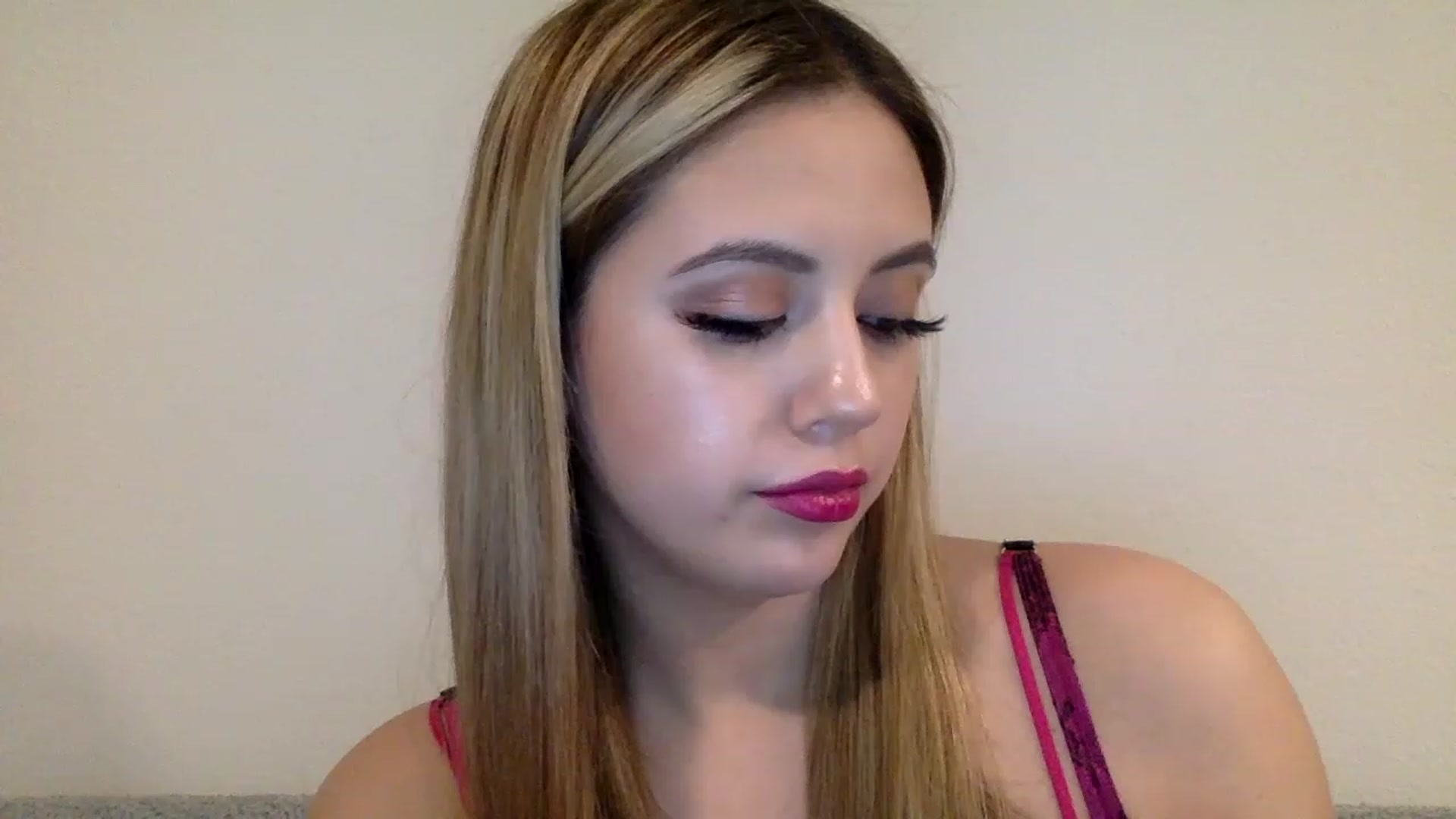 Gallery image thumbnail from LucyDoll_'s myfreecams stream on, 02/05/2023, 11:01 image 12 of 20
