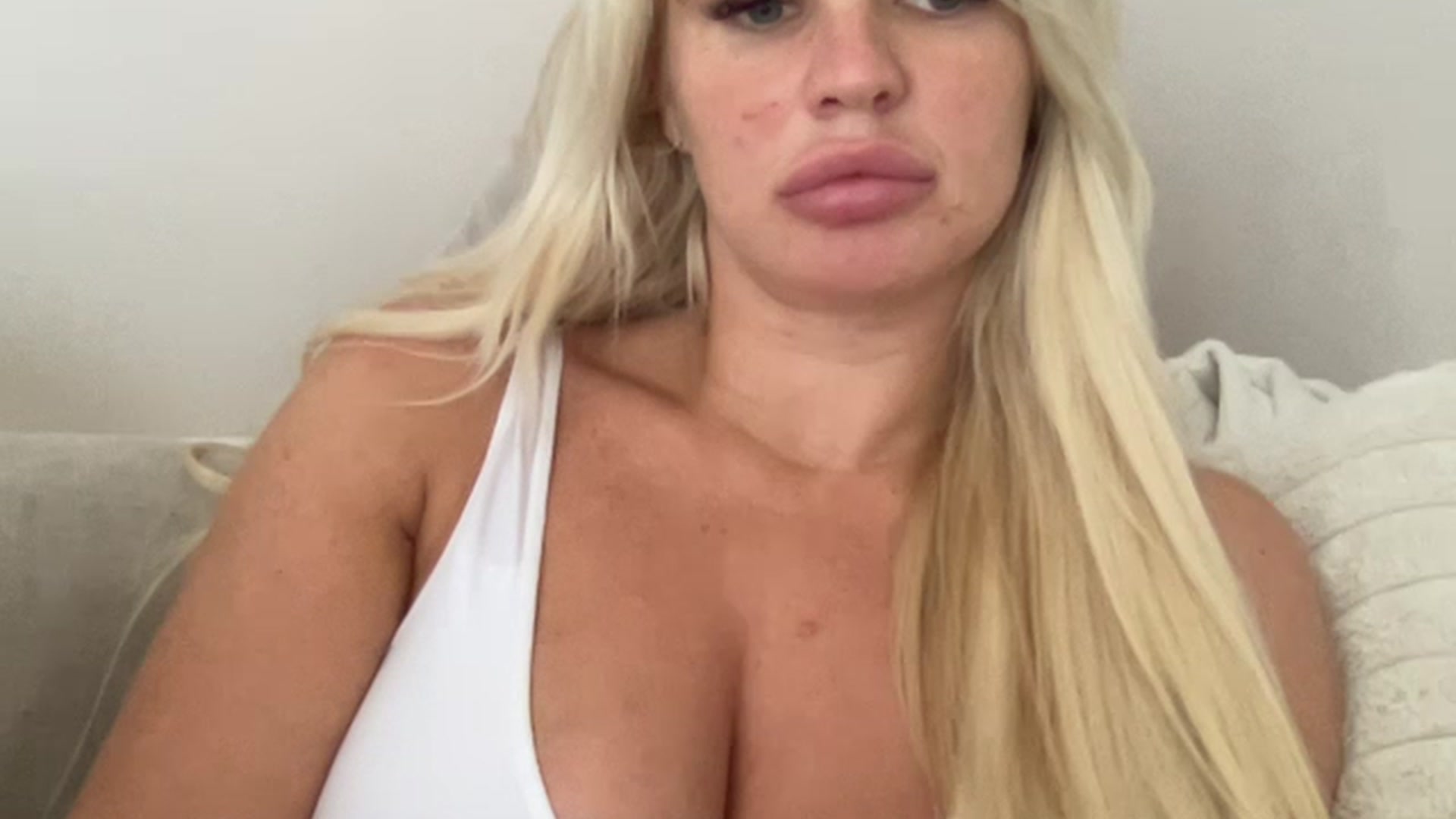 Gallery image thumbnail from LucyJ1's myfreecams stream on, 07/10/2023, 12:54 image 13 of 20