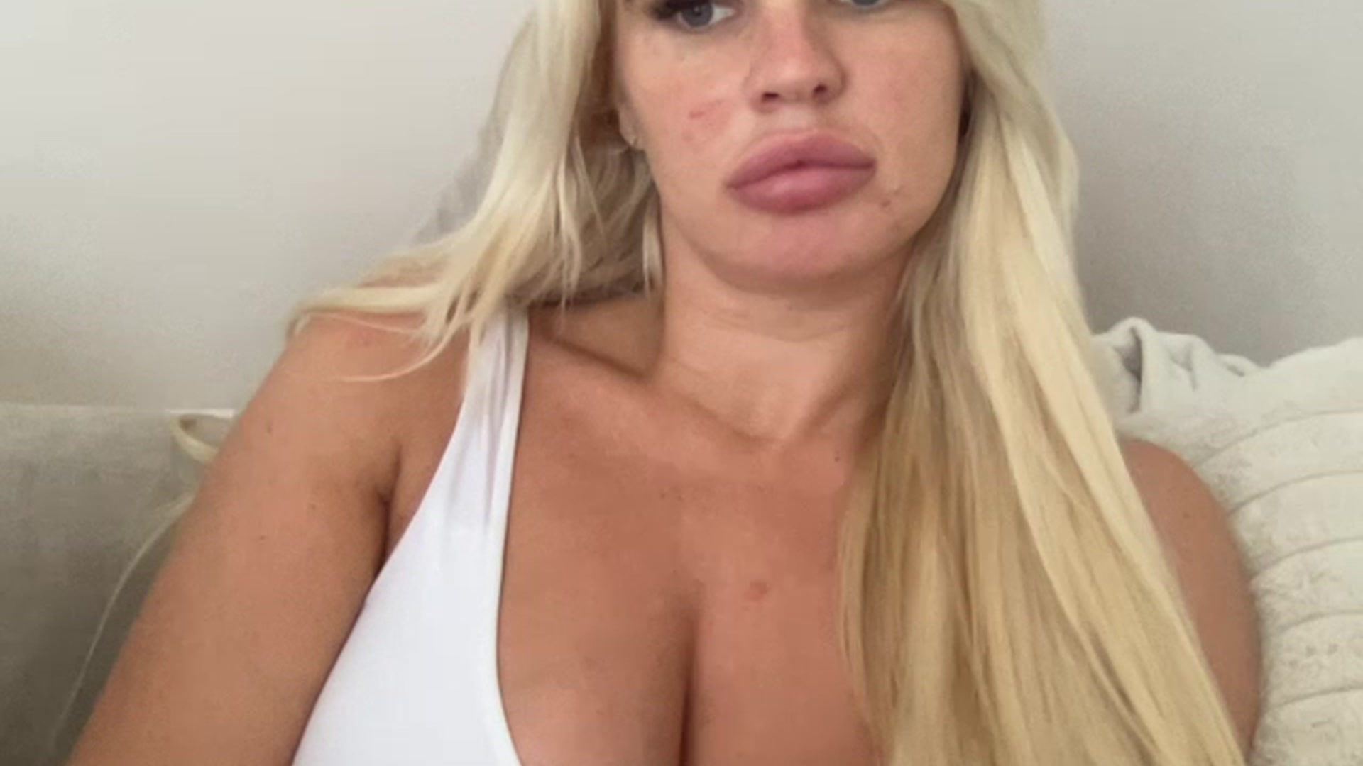 Gallery image thumbnail from LucyJ1's myfreecams stream on, 07/10/2023, 12:54 image 12 of 20