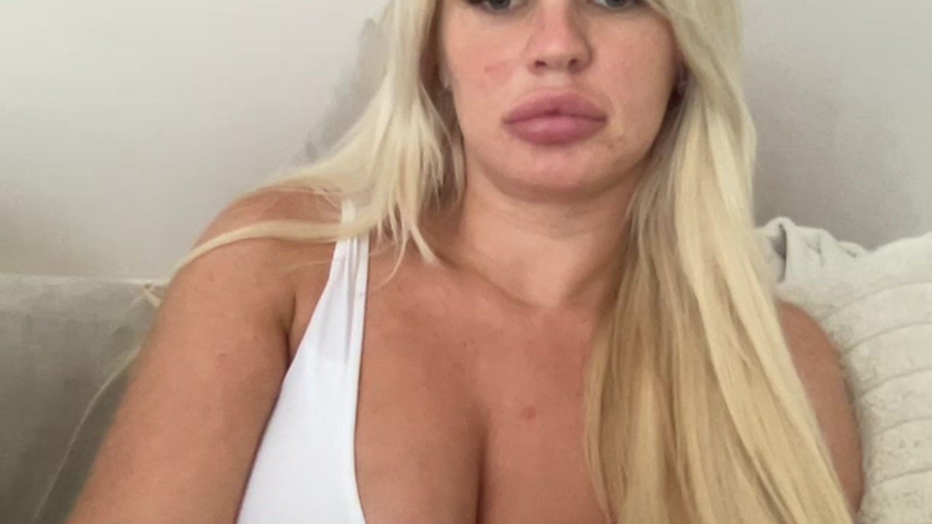 Gallery image thumbnail from LucyJ1's myfreecams stream on, 07/10/2023, 12:54 image 16 of 20