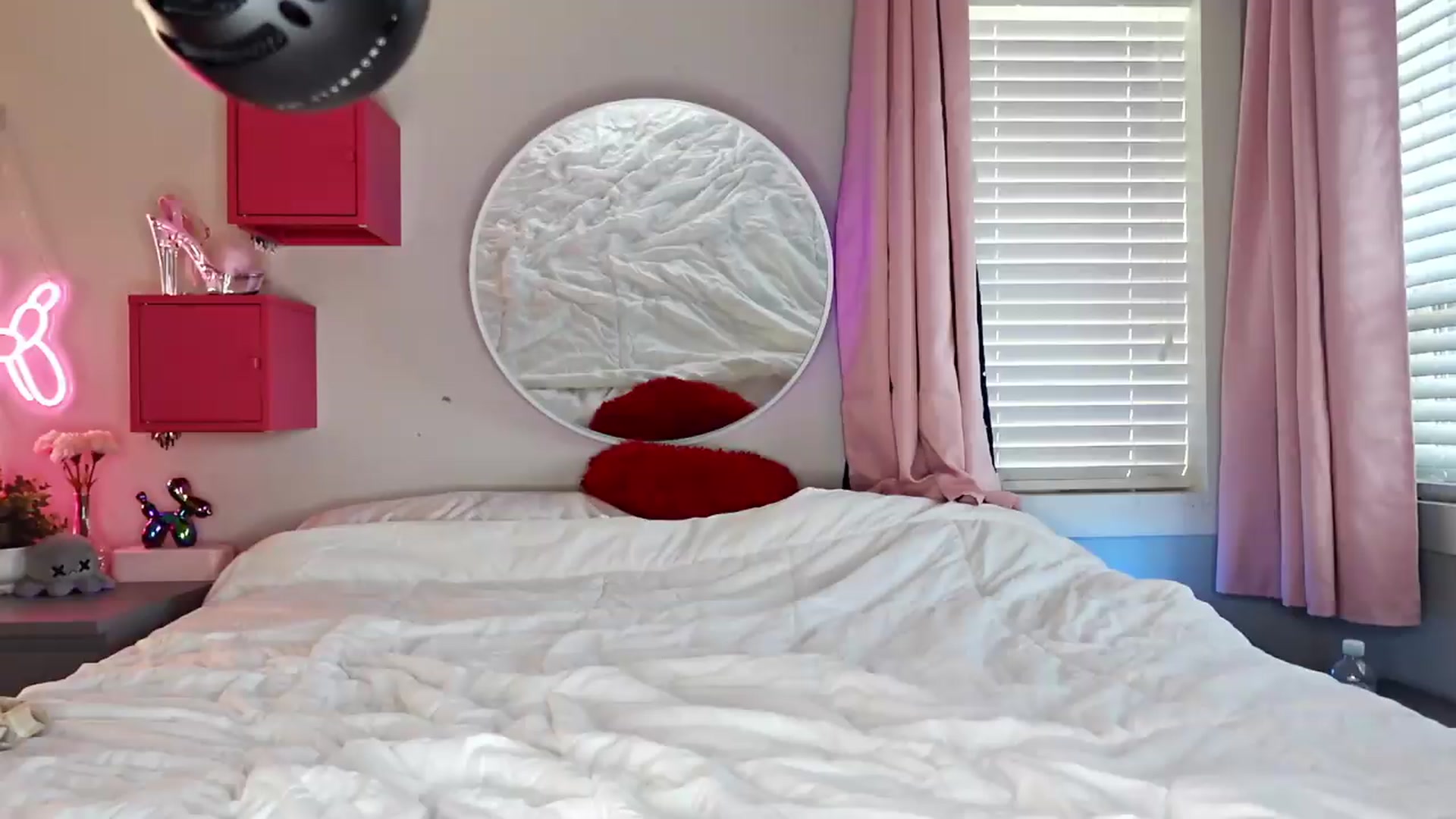 Gallery image thumbnail from LucyLovecox's myfreecams stream on, 08/16/2026, 23:40 image 2 of 20
