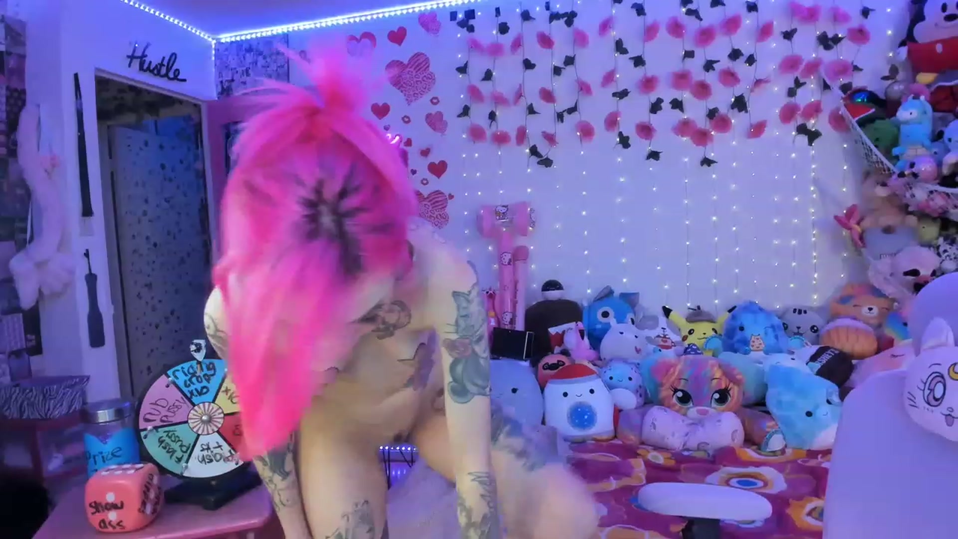 Gallery image thumbnail from LucyLovesick's myfreecams stream on, 11/25/2022, 04:00 image 16 of 20
