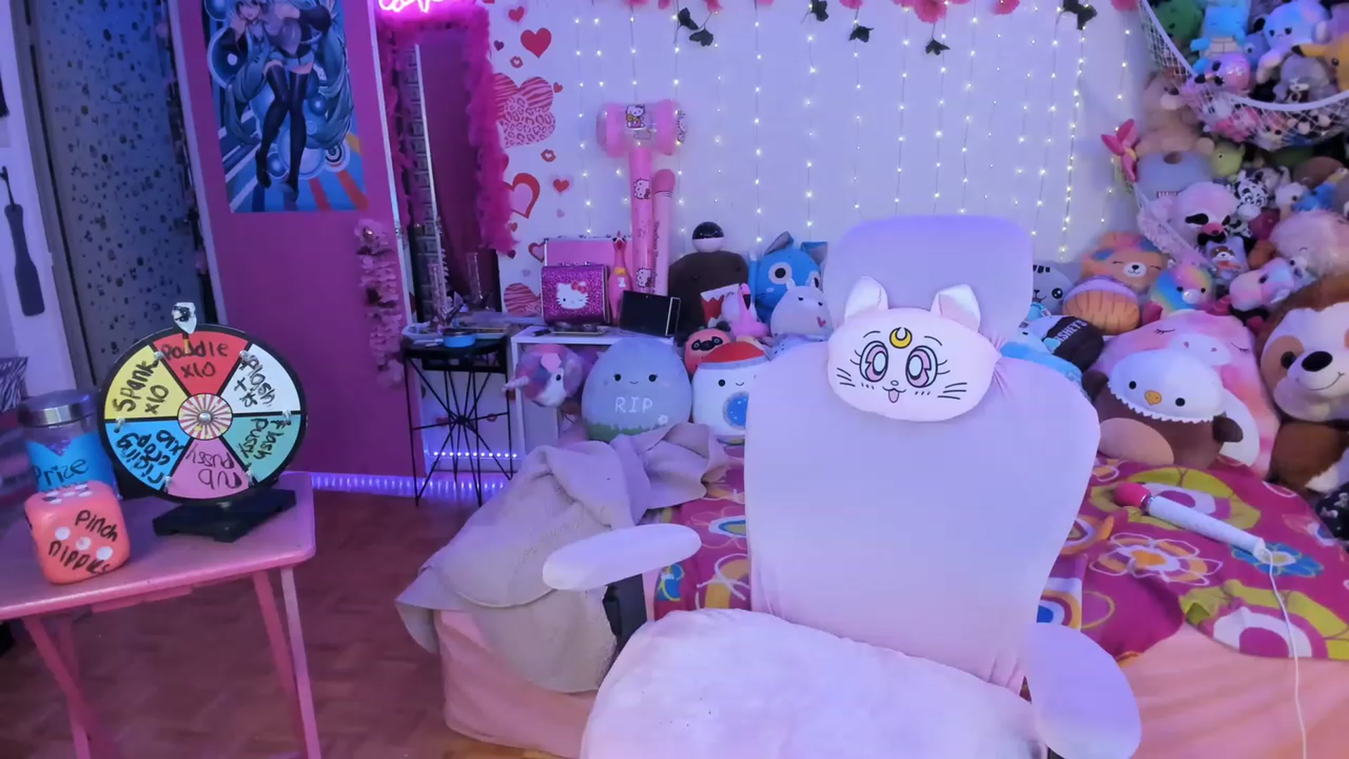 Gallery image thumbnail from LucyLovesick's myfreecams stream on, 11/25/2022, 04:00 image 5 of 20