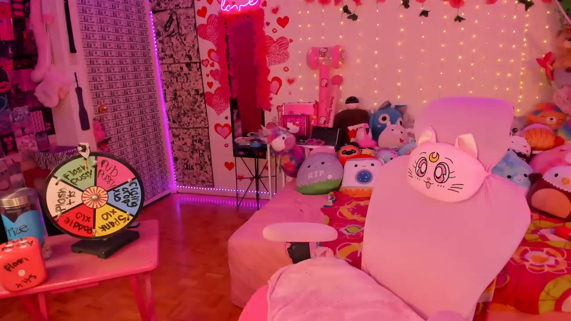 Gallery image thumbnail from LucyLovesick's myfreecams stream on, 12/06/2022, 02:10 image 10 of 20