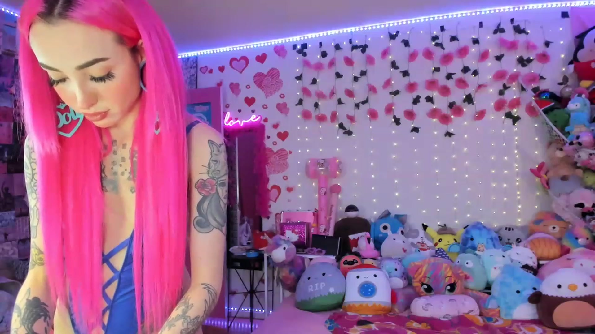 Gallery image thumbnail from LucyLovesick's myfreecams stream on, 12/08/2022, 03:37 image 15 of 20
