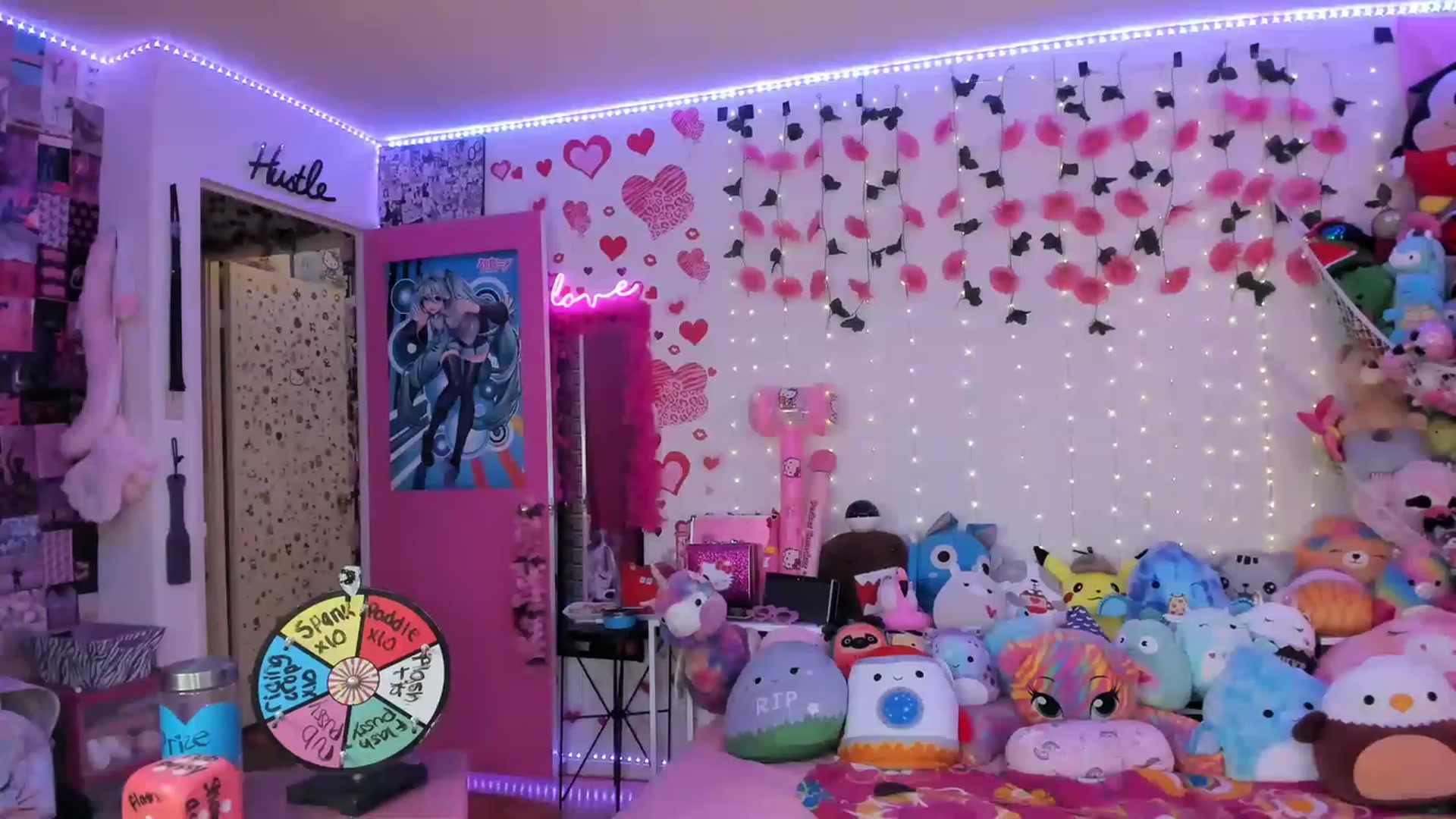 Gallery image thumbnail from LucyLovesick's myfreecams stream on, 12/08/2022, 03:37 image 14 of 20