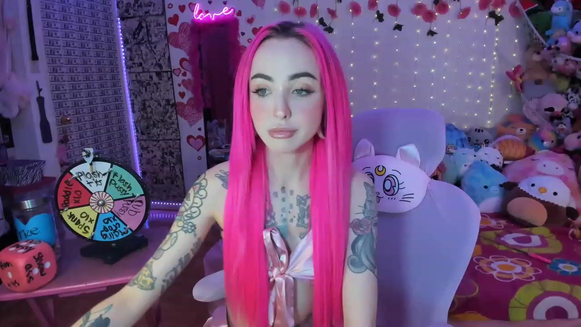 Gallery image thumbnail from LucyLovesick's myfreecams stream on, 12/12/2022, 01:16 image 3 of 20