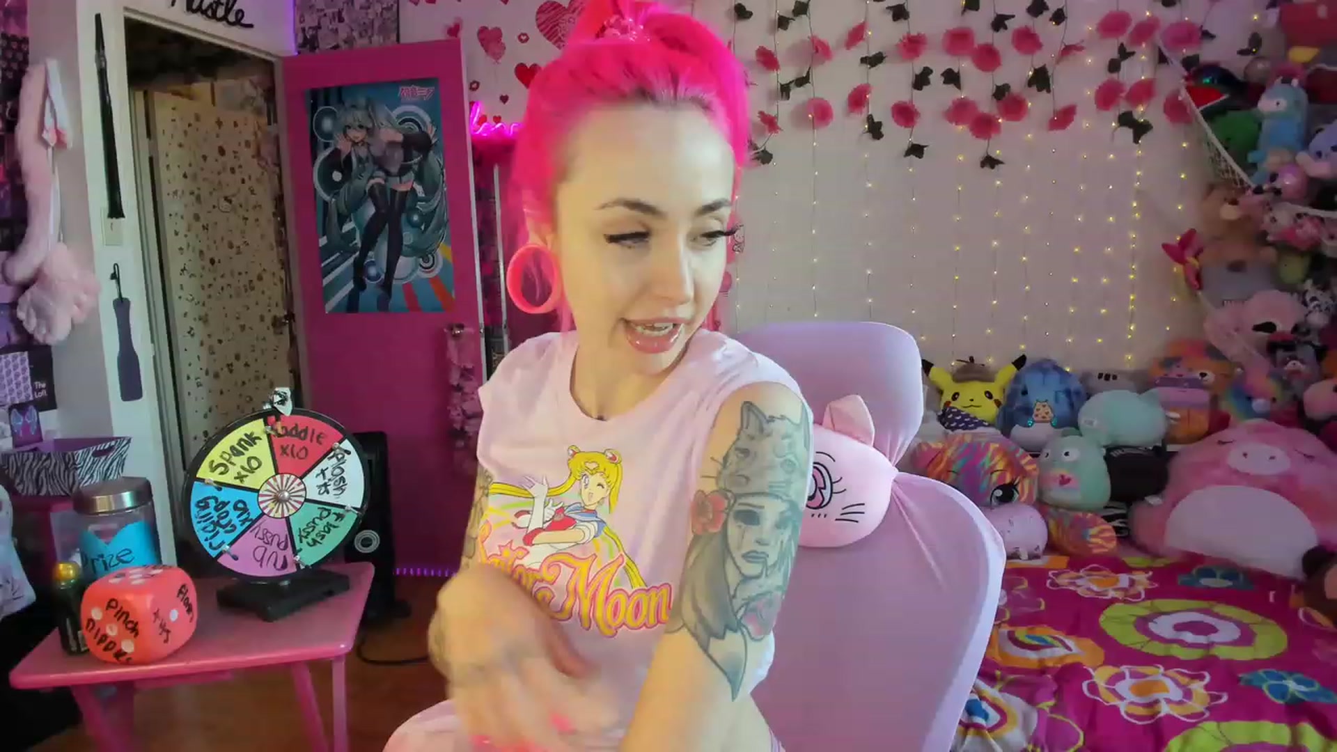 Gallery image thumbnail from LucyLovesick's myfreecams stream on, 01/07/2023, 22:46 image 1 of 20