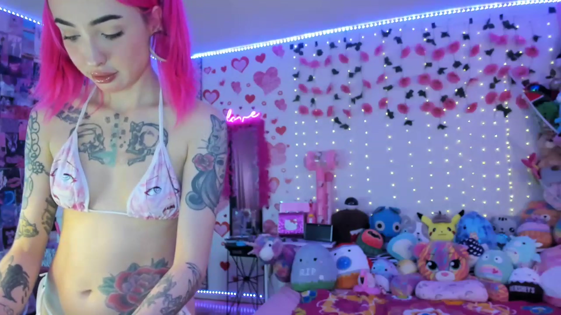 Gallery image thumbnail from LucyLovesick's myfreecams stream on, 01/23/2023, 03:46 image 17 of 20