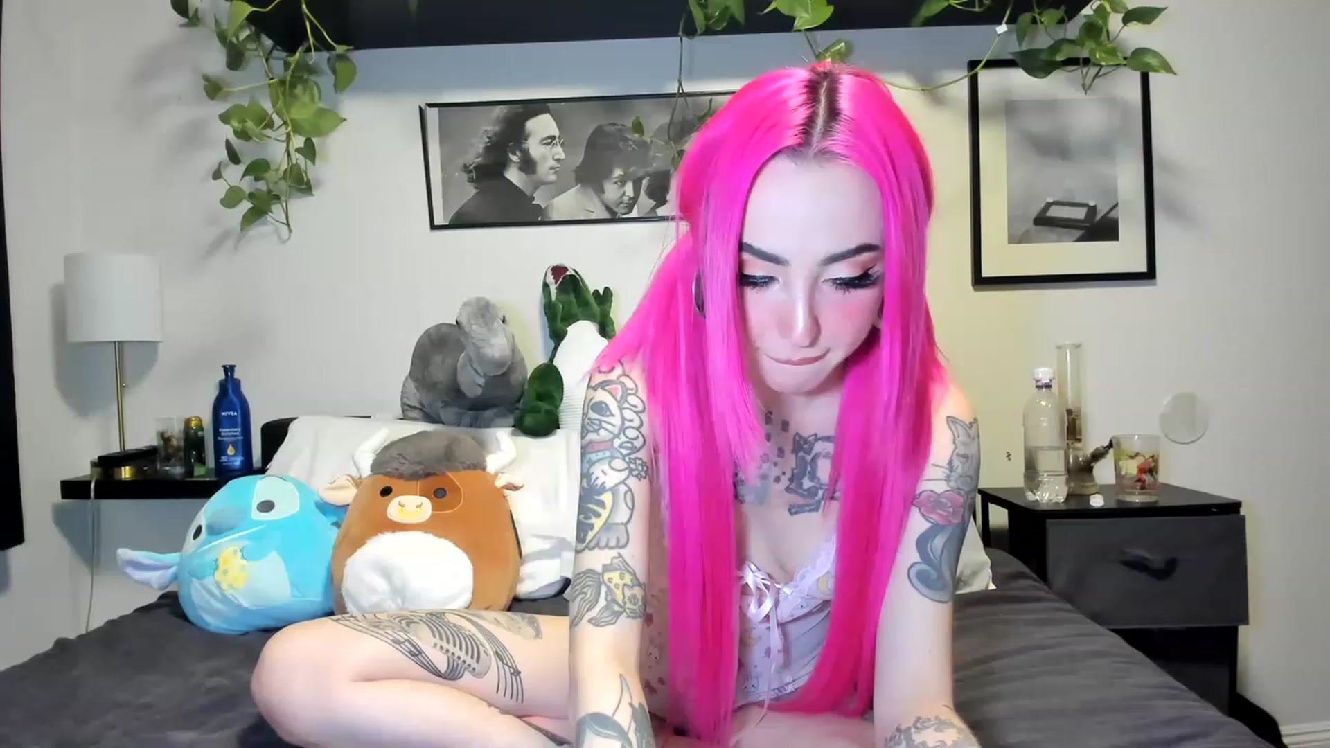 Gallery image thumbnail from LucyLovesick's myfreecams stream on, 03/06/2023, 03:16 image 2 of 20
