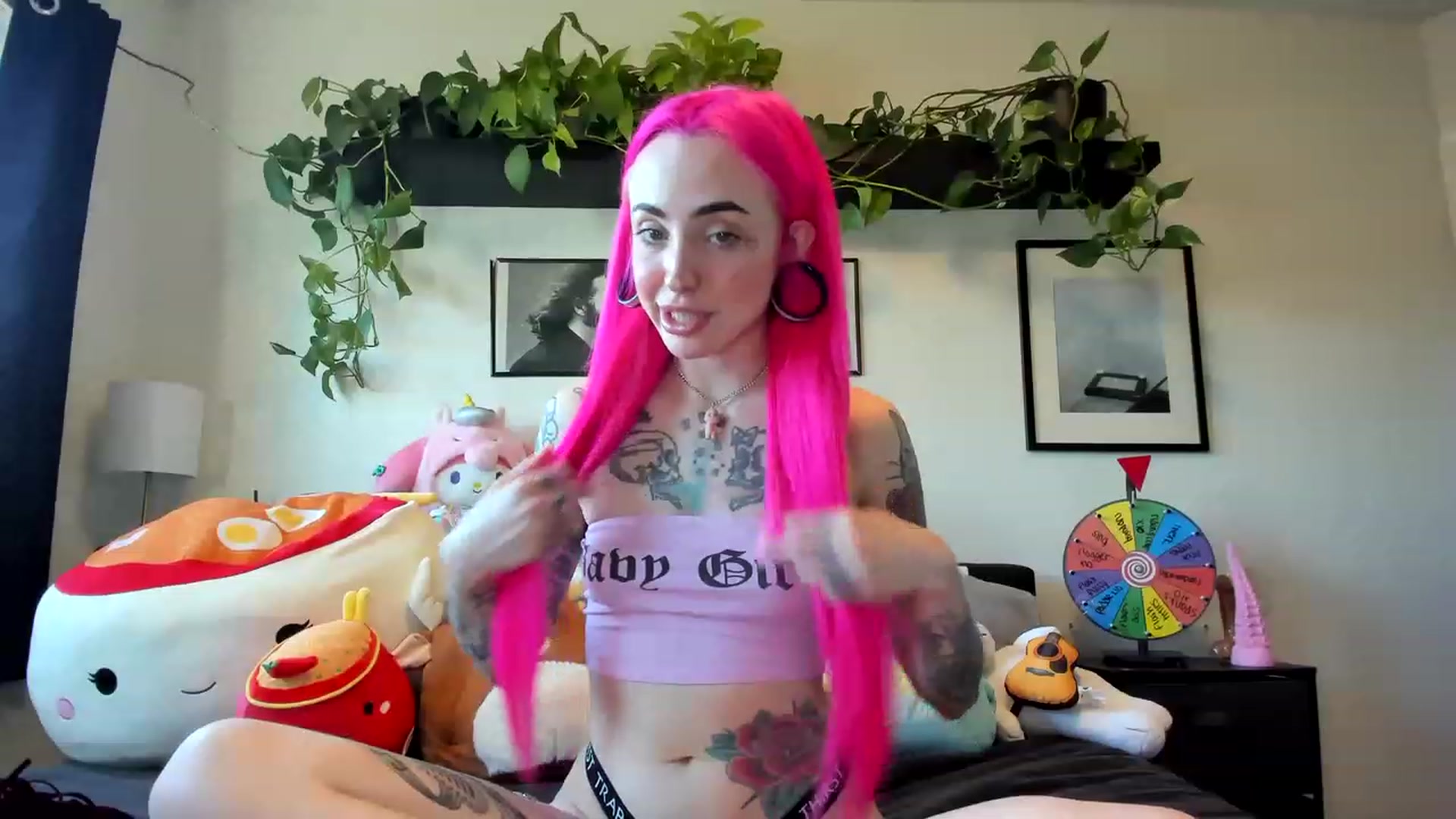 Gallery image thumbnail from LucyLovesick's myfreecams stream on, 03/28/2023, 24:01 image 13 of 20