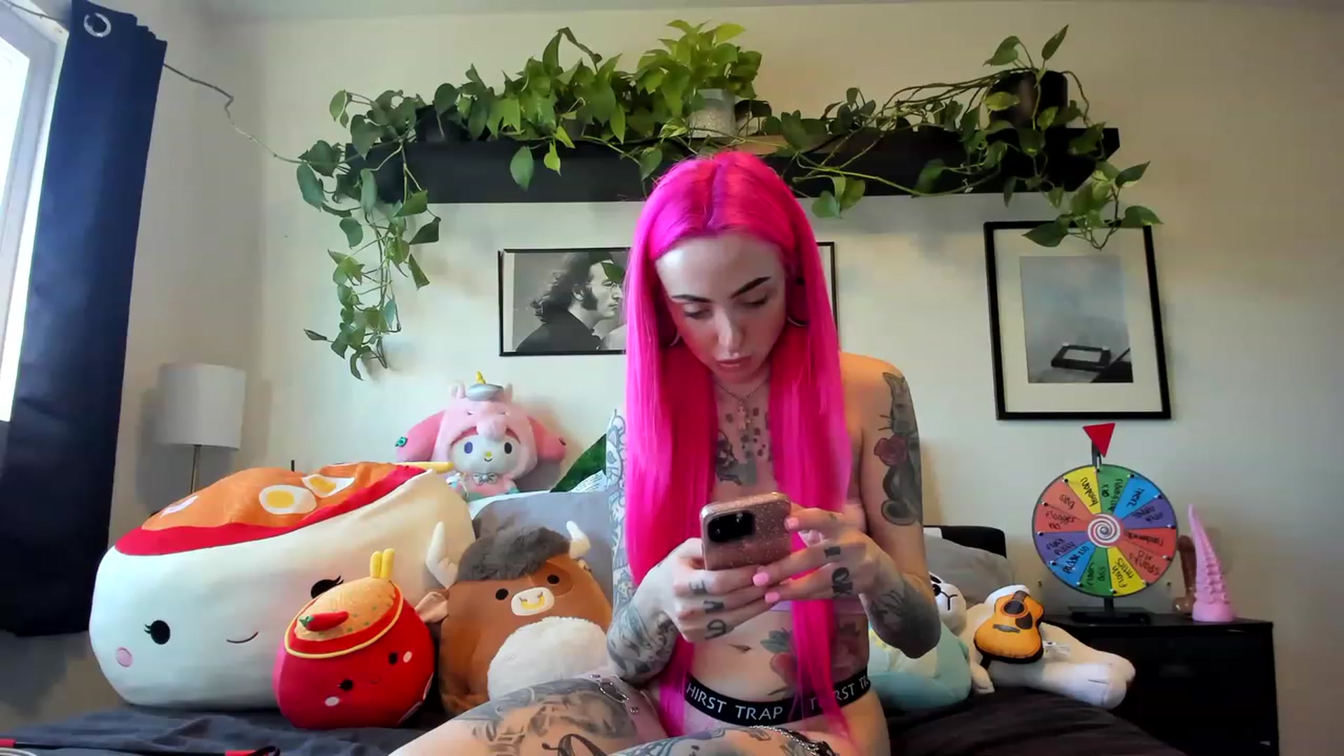 Gallery image thumbnail from LucyLovesick's myfreecams stream on, 03/28/2023, 24:01 image 4 of 20